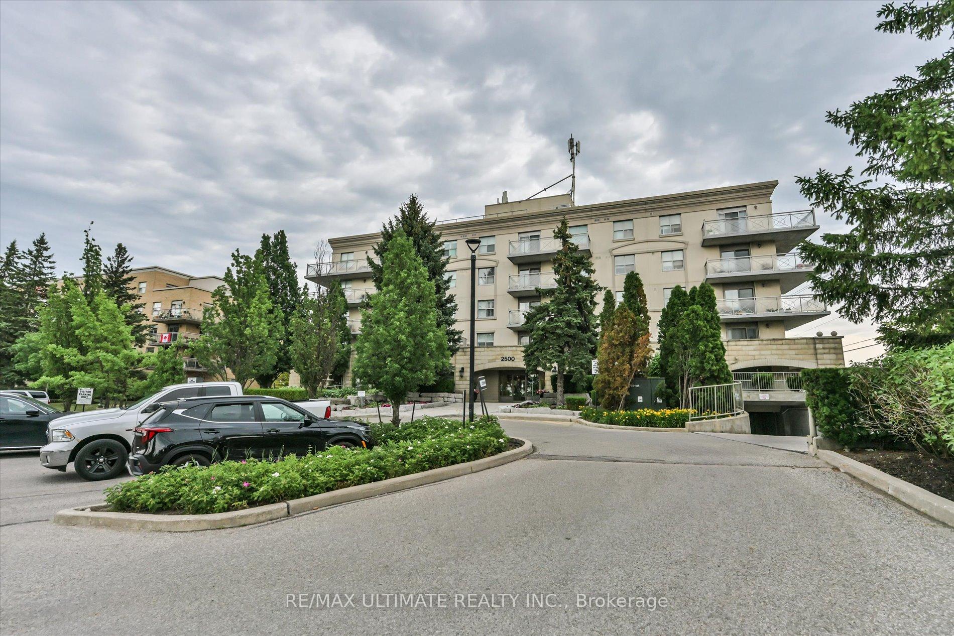 Photo 3 of Unit 307, 2500 Rutherford Road, Vaughan, Maple — HOMEH