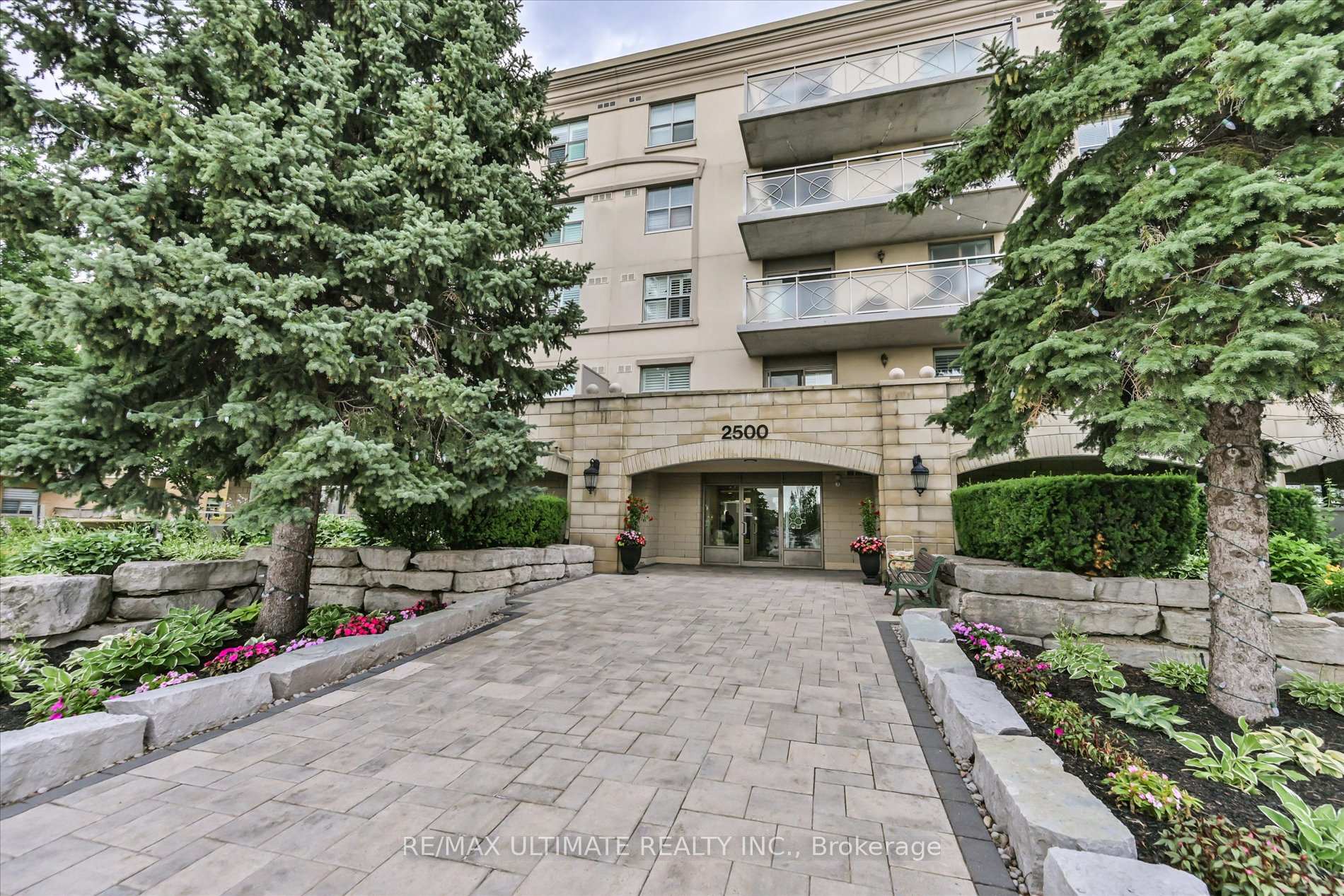 Photo 4 of Unit 307, 2500 Rutherford Road, Vaughan, Maple — HOMEH