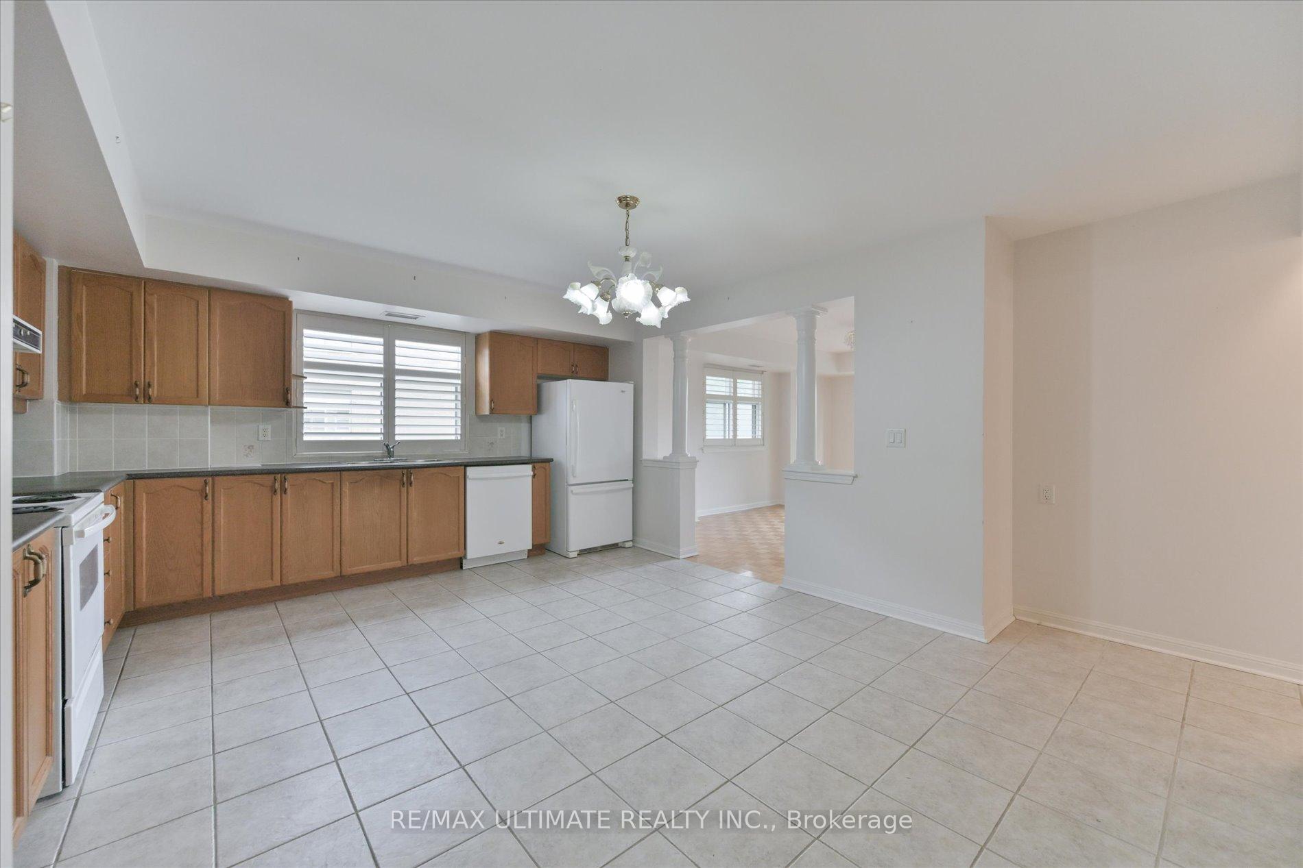 Photo 11 of Unit 307, 2500 Rutherford Road, Vaughan, Maple — HOMEH