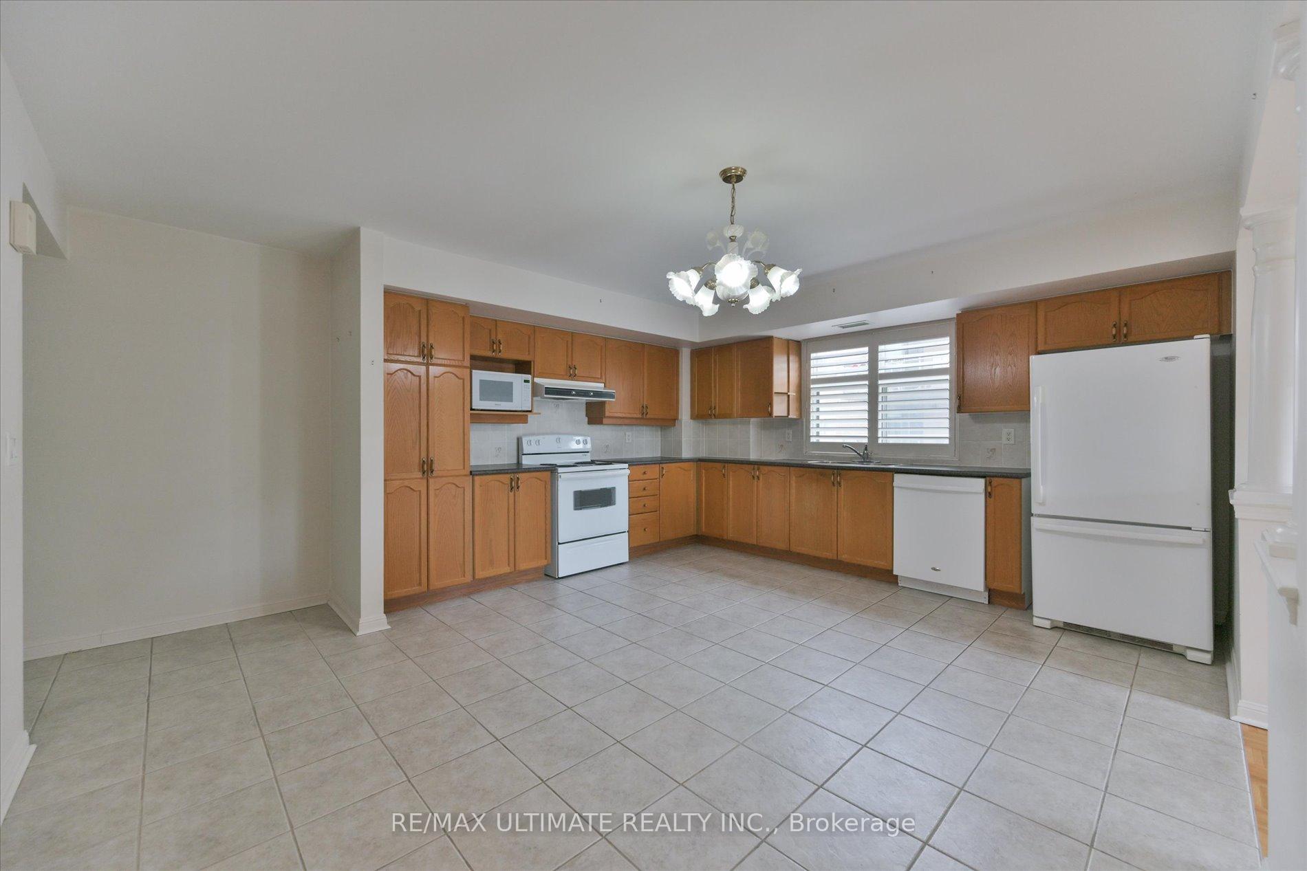 Photo 12 of Unit 307, 2500 Rutherford Road, Vaughan, Maple — HOMEH