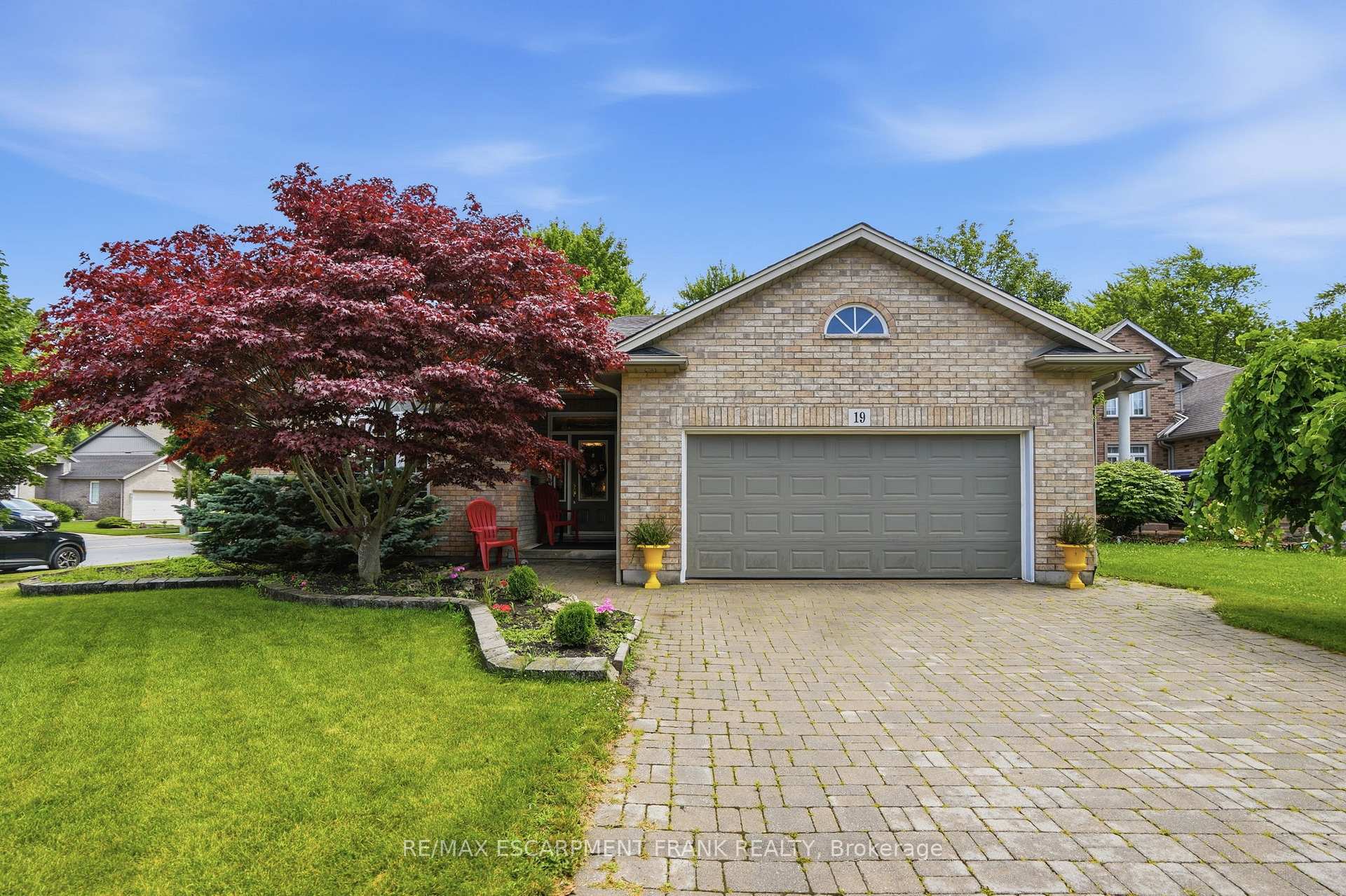 Photo 6 of 19 Green Pointe Drive, Welland, N. Welland — HOMEH