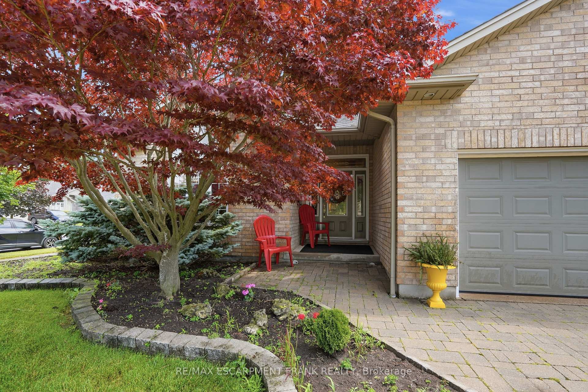 Photo 7 of 19 Green Pointe Drive, Welland, N. Welland — HOMEH