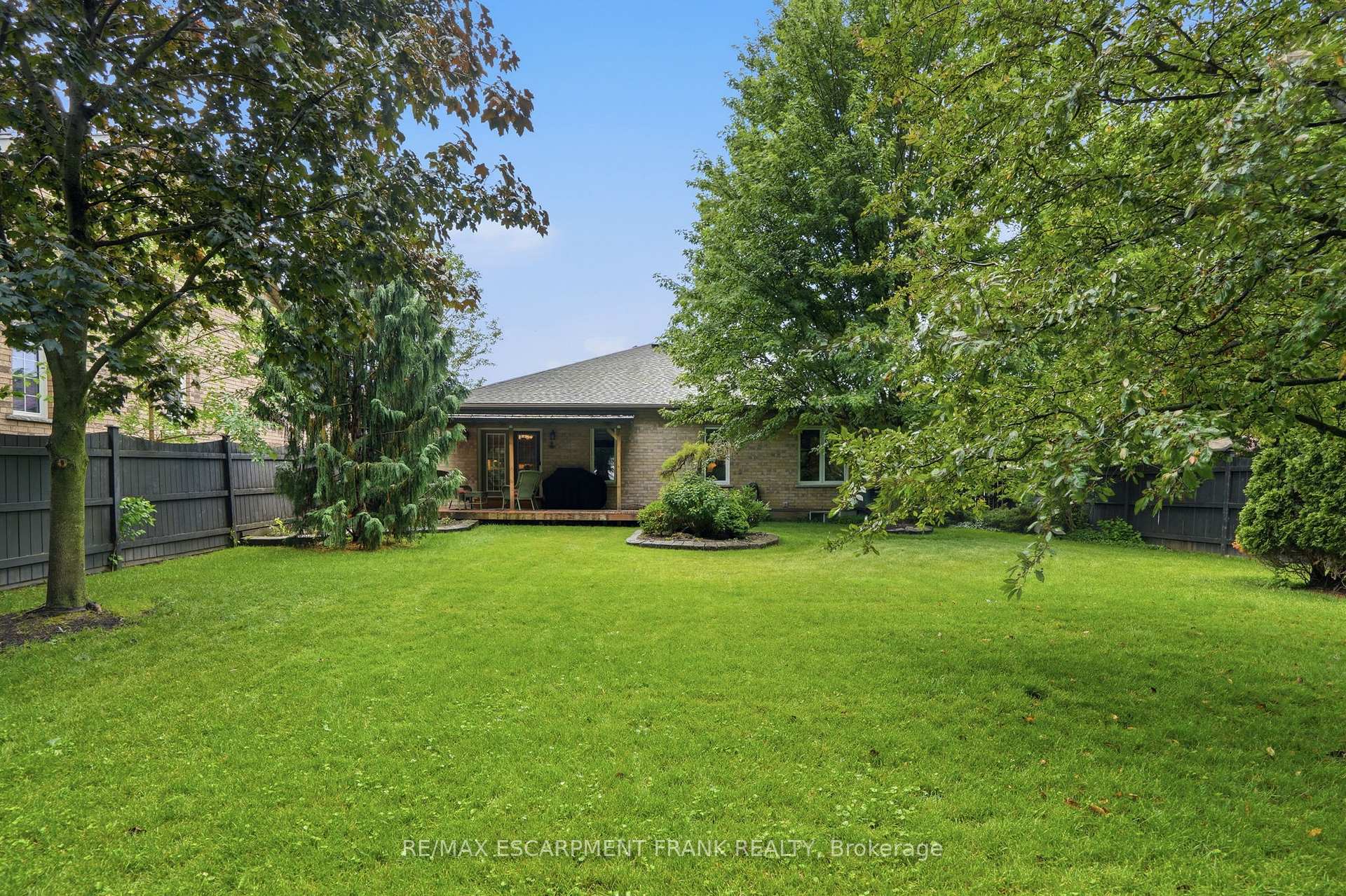 Photo 46 of 19 Green Pointe Drive, Welland, N. Welland — HOMEH