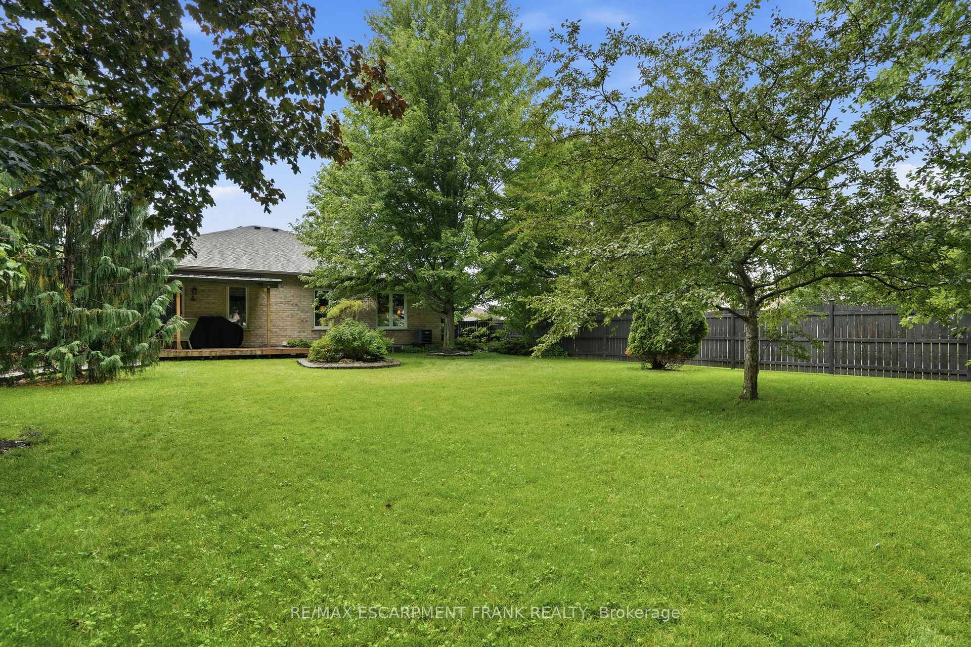 Photo 47 of 19 Green Pointe Drive, Welland, N. Welland — HOMEH
