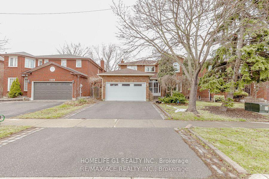 Front of 1319 Greenwood Crescent