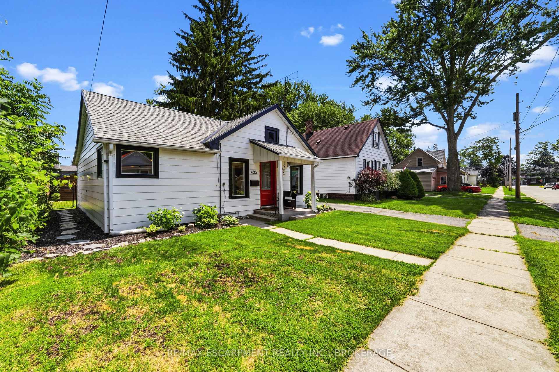 Photo 2 of 425 Ross Avenue, Haldimand, Dunnville — HOMEH