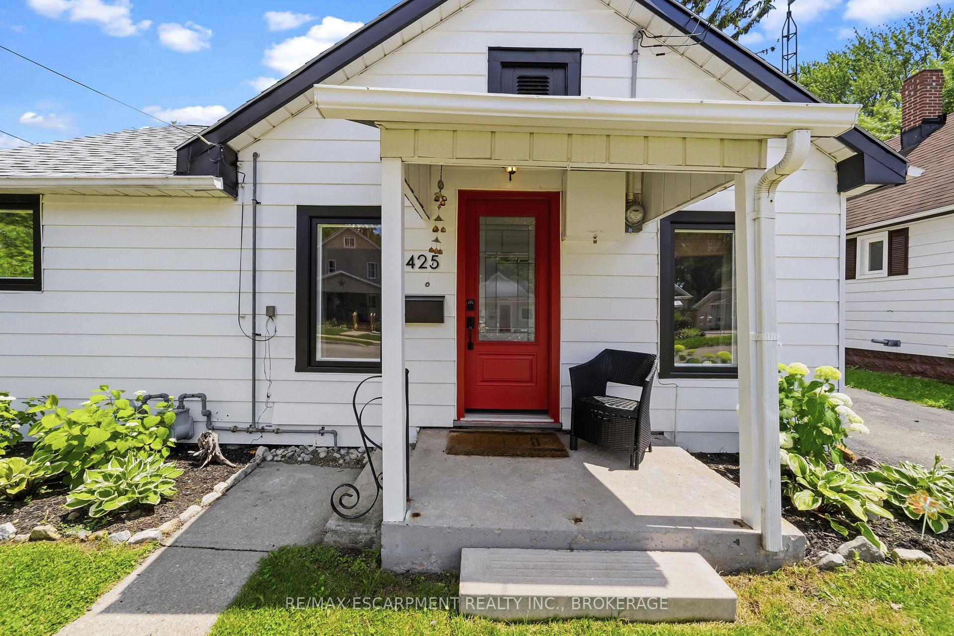 Photo 4 of 425 Ross Avenue, Haldimand, Dunnville — HOMEH