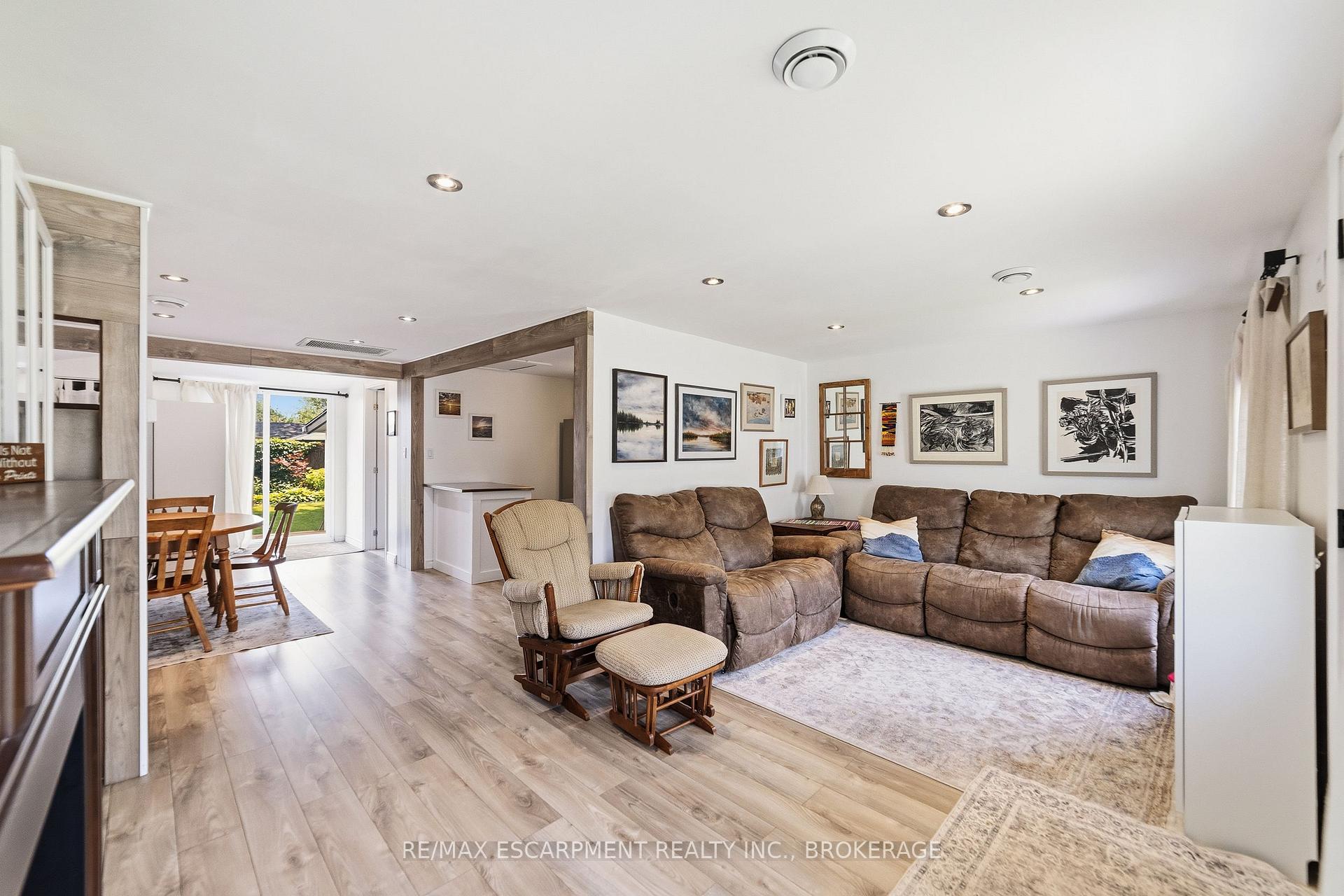 Photo 5 of 425 Ross Avenue, Haldimand, Dunnville — HOMEH