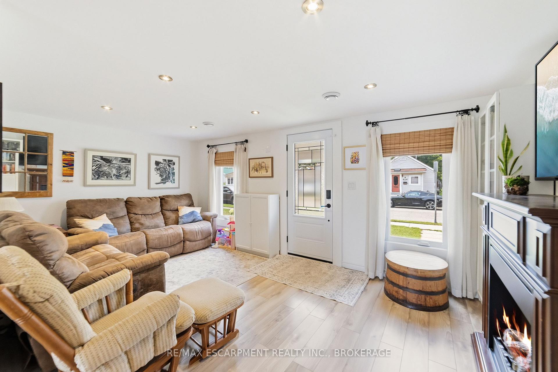 Photo 6 of 425 Ross Avenue, Haldimand, Dunnville — HOMEH