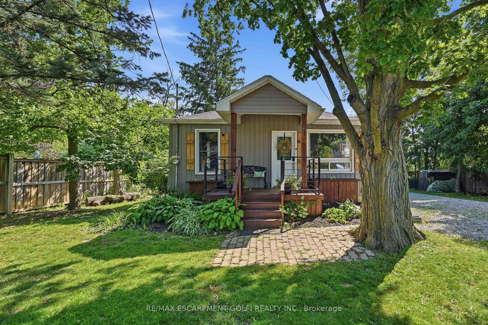 Photo of 21 Renfrew Street E