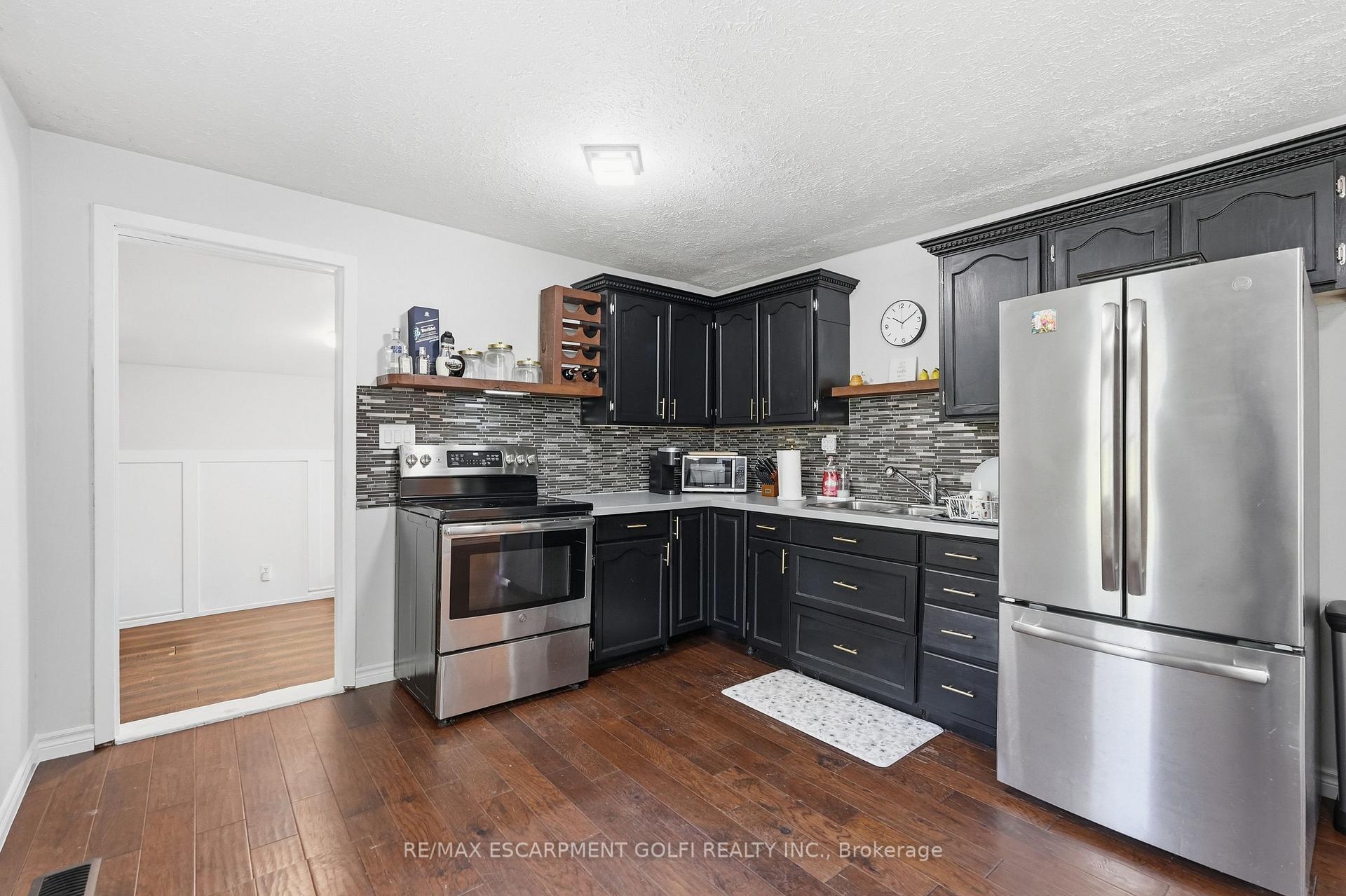 Photo 13 of 21 Renfrew Street E, Haldimand — HOMEH