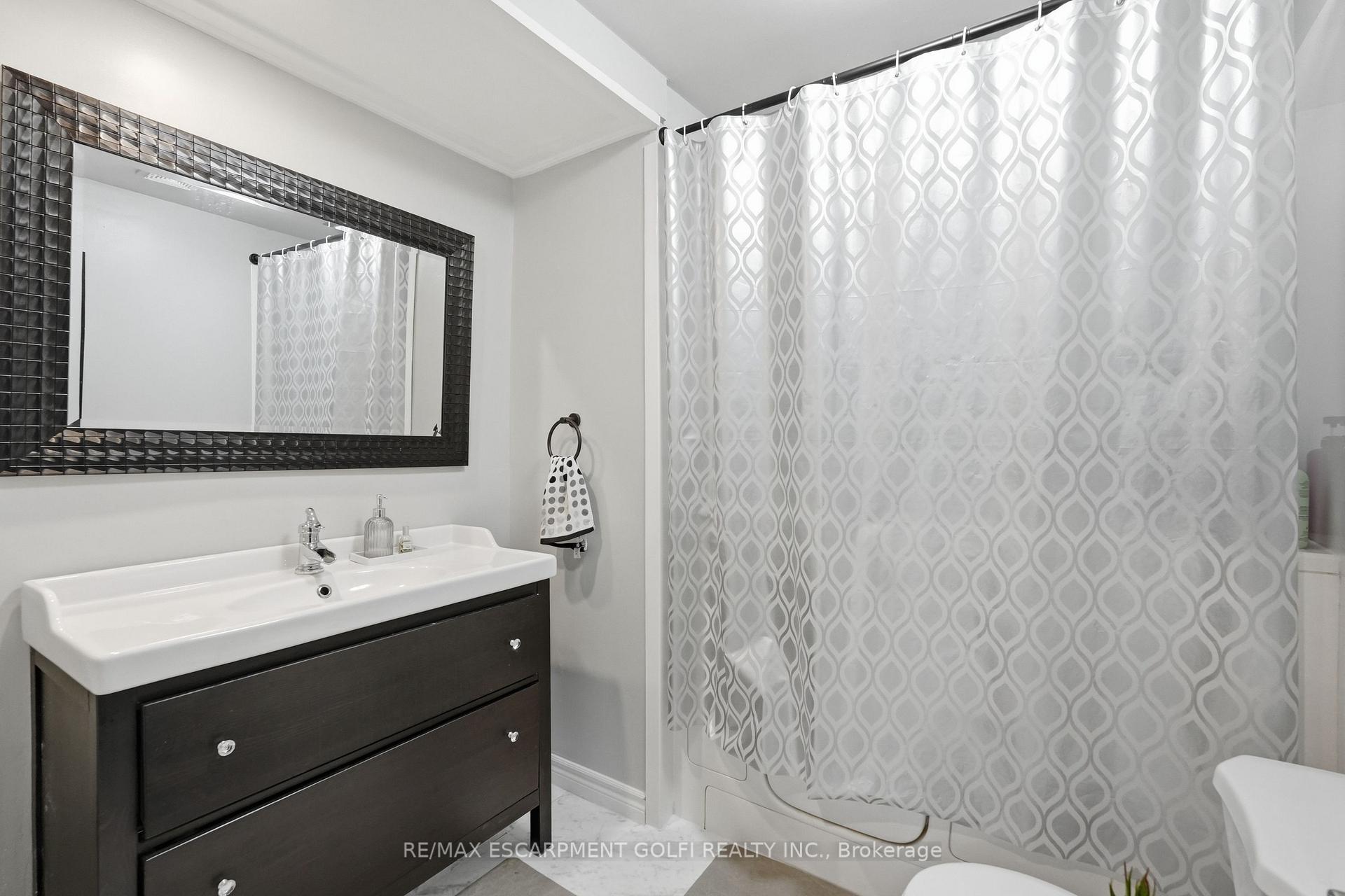 Photo 16 of 21 Renfrew Street E, Haldimand — HOMEH