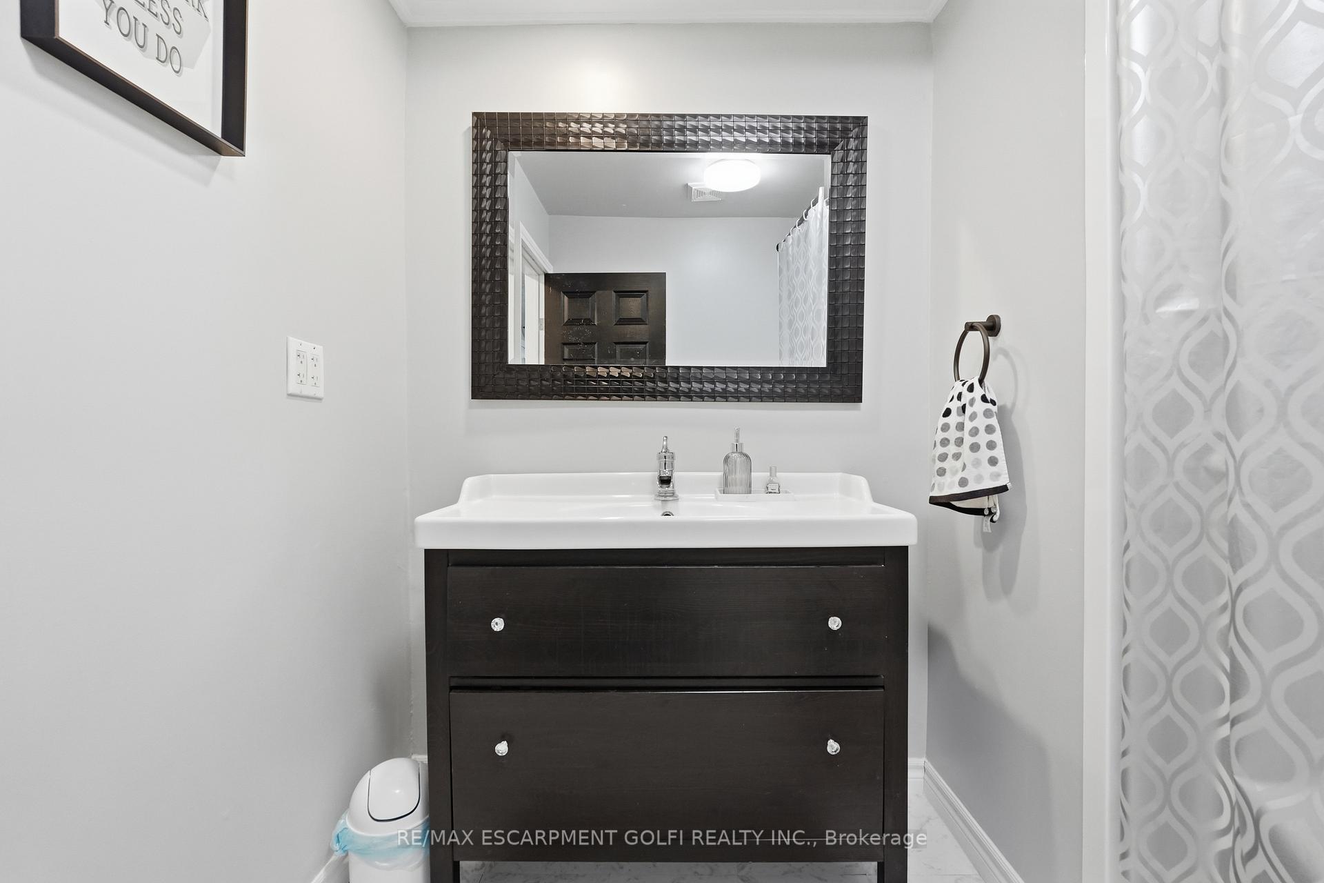 Photo 17 of 21 Renfrew Street E, Haldimand — HOMEH