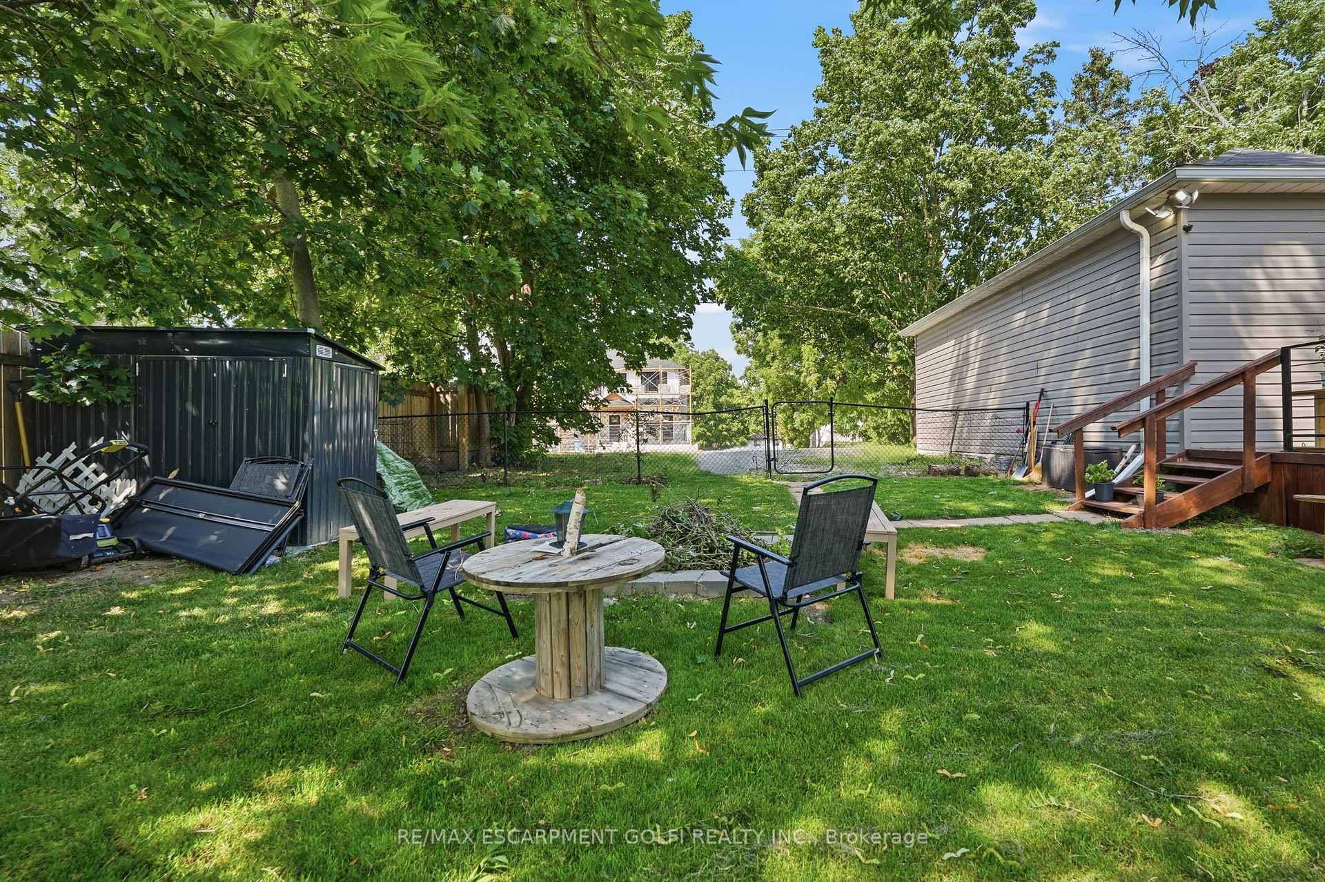 Photo 28 of 21 Renfrew Street E, Haldimand — HOMEH
