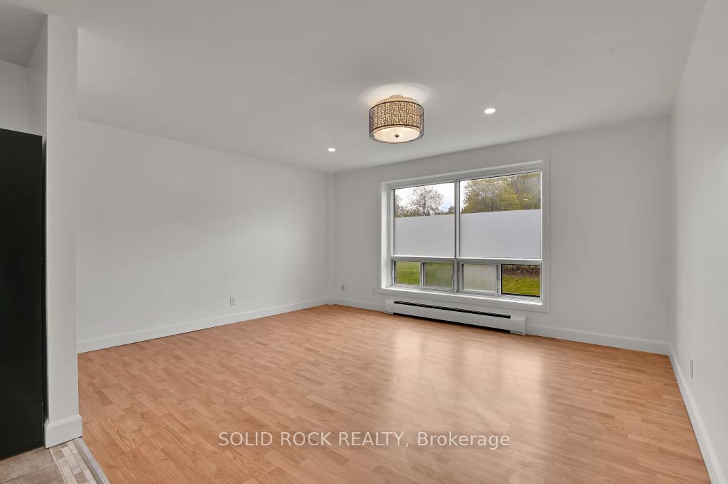 Photo 8 of Unit 7, 896 Elmsmere Drive, Ottawa, Beacon Hill South — HOMEH