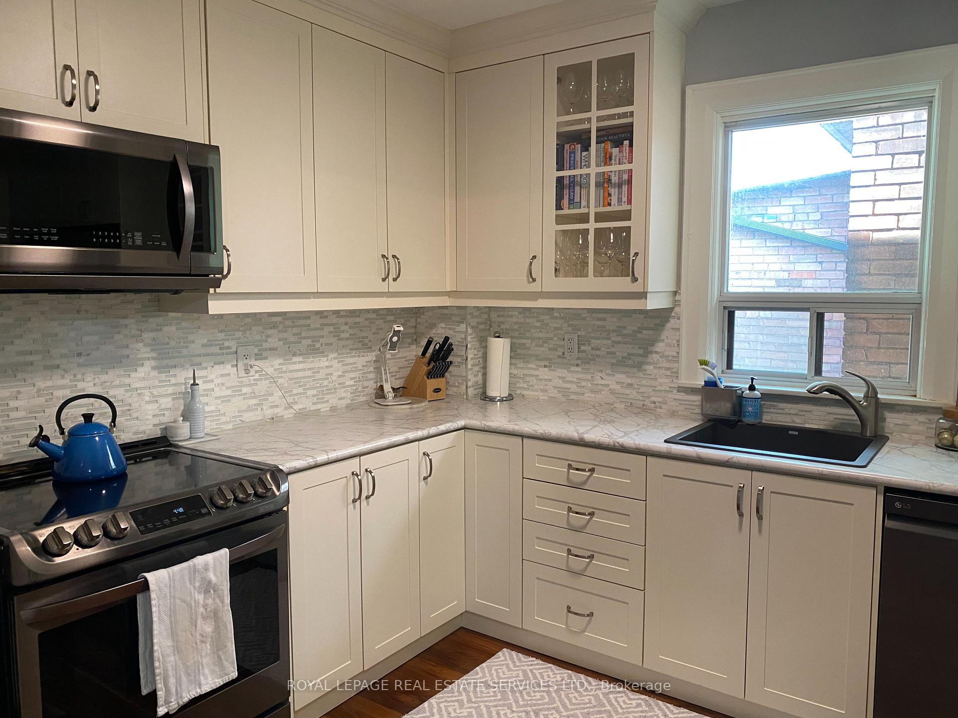 Photo 2 of 433 Willard Avenue, Toronto, Runnymede-Bloor West Village — HOMEH