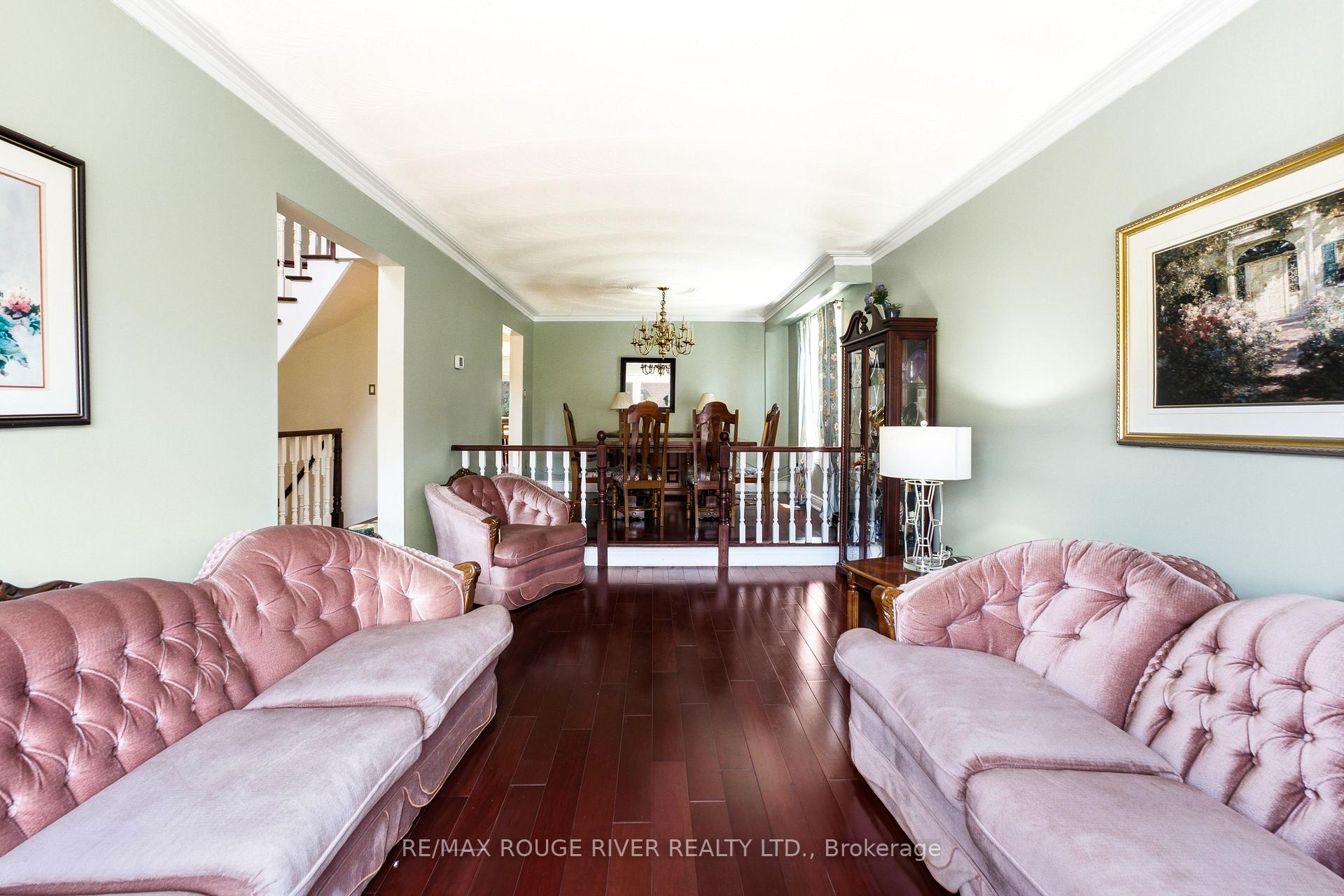 Photo 5 of 51 Sugarbush Square, Scarborough, Highland Creek — HOMEH