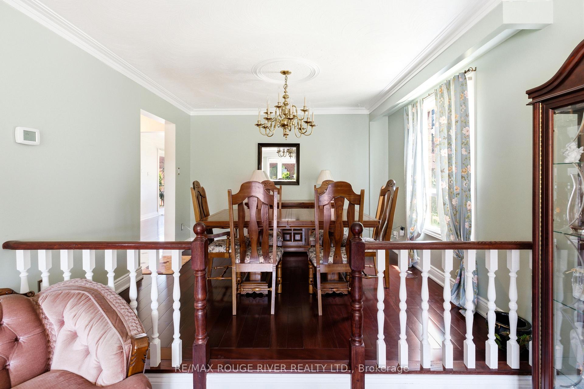 Photo 7 of 51 Sugarbush Square, Scarborough, Highland Creek — HOMEH