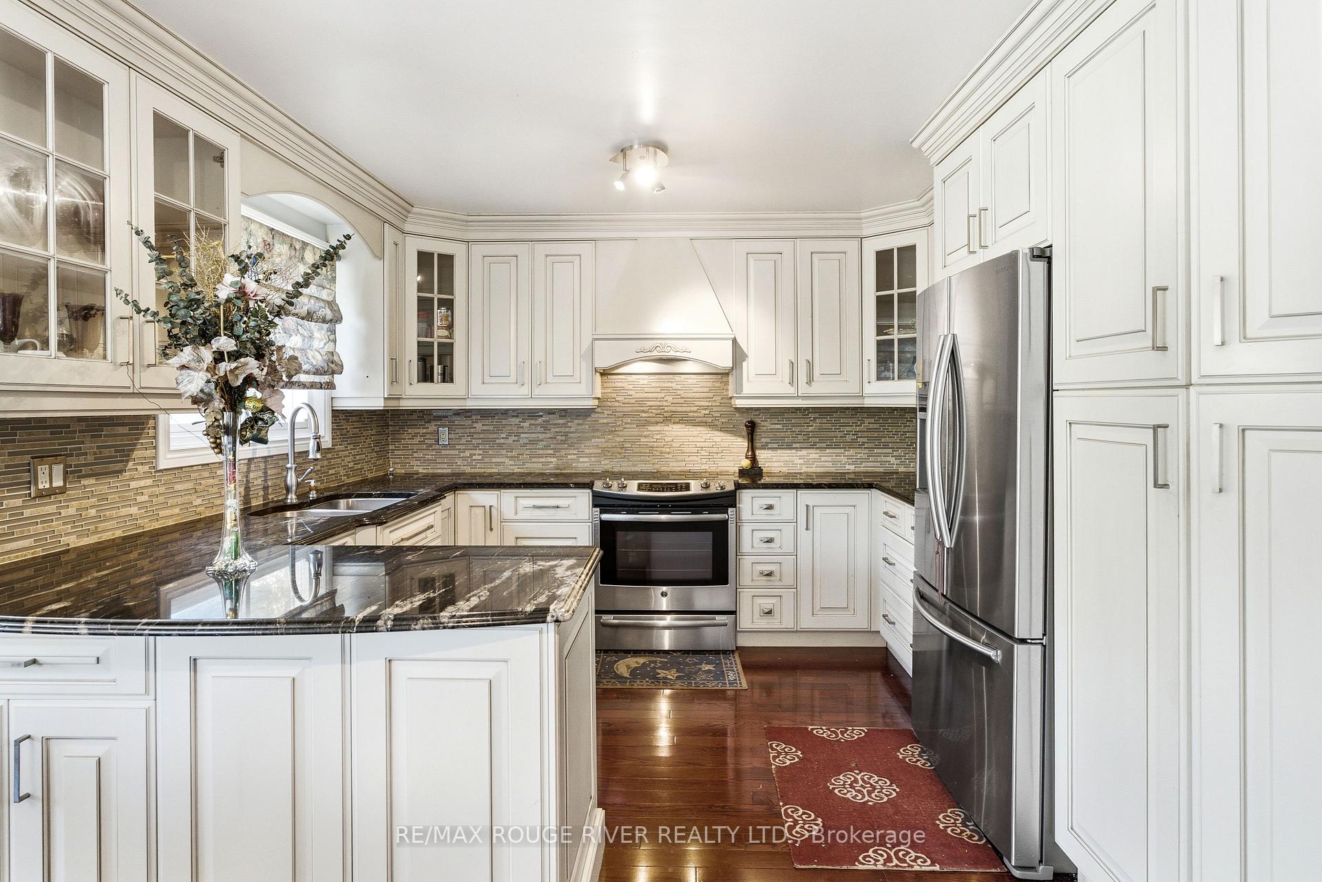 Photo 9 of 51 Sugarbush Square, Scarborough, Highland Creek — HOMEH