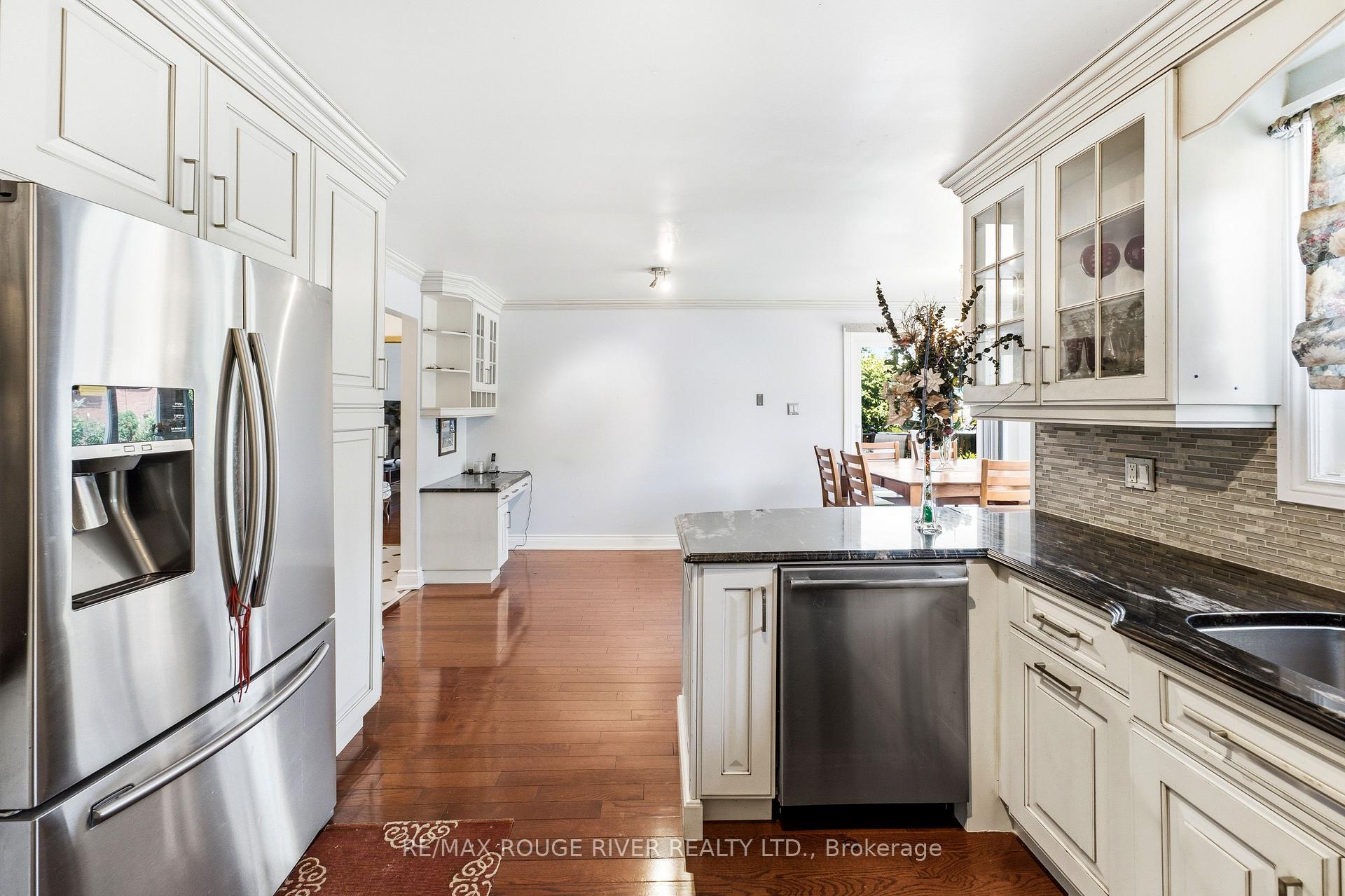 Photo 10 of 51 Sugarbush Square, Scarborough, Highland Creek — HOMEH
