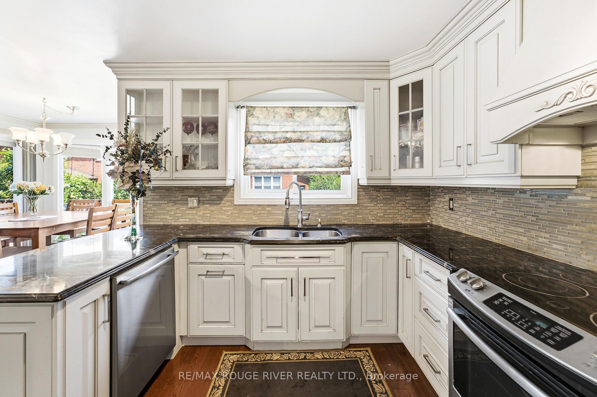 Photo 11 of 51 Sugarbush Square, Scarborough, Highland Creek — HOMEH
