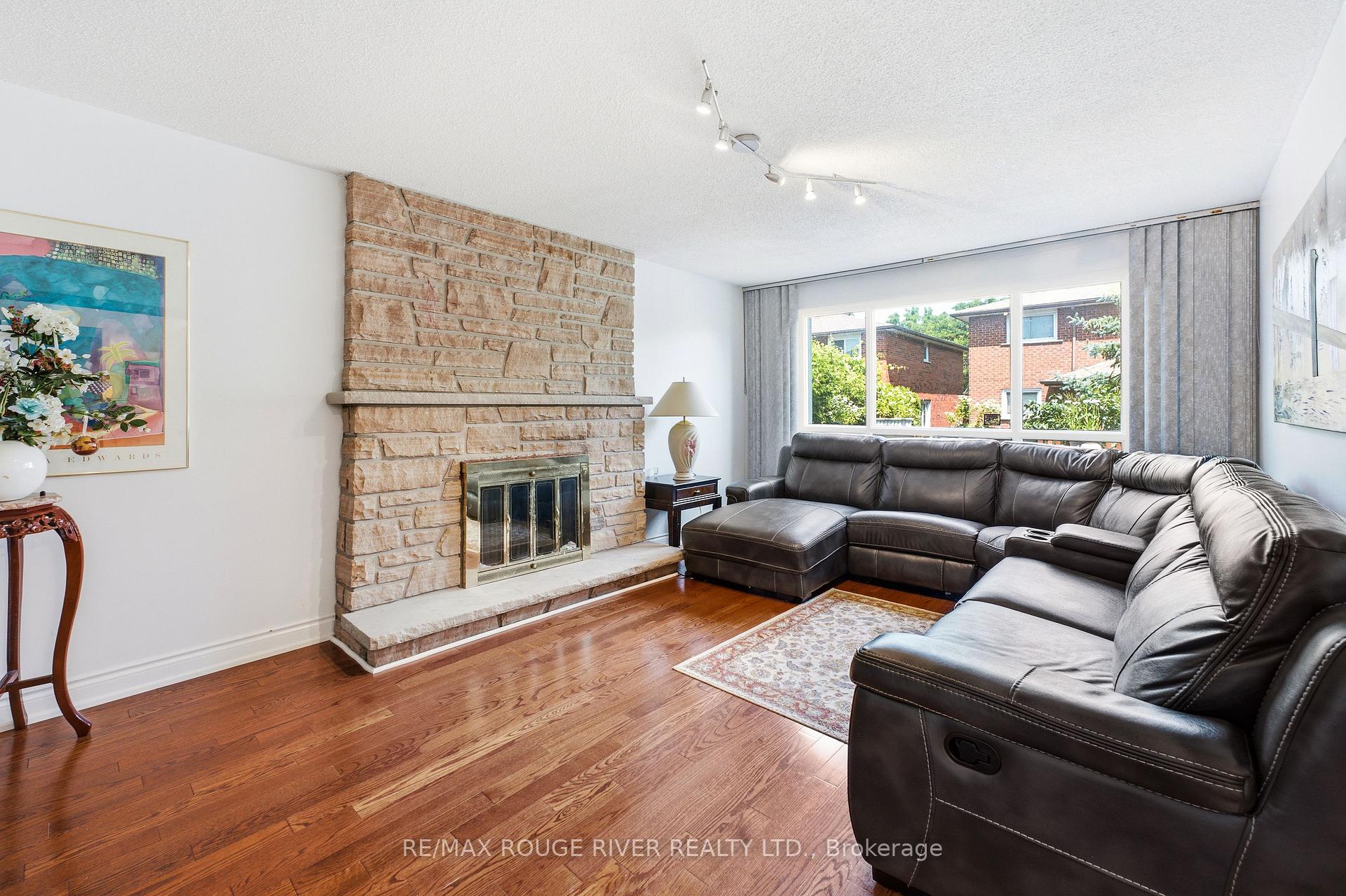 Photo 15 of 51 Sugarbush Square, Scarborough, Highland Creek — HOMEH