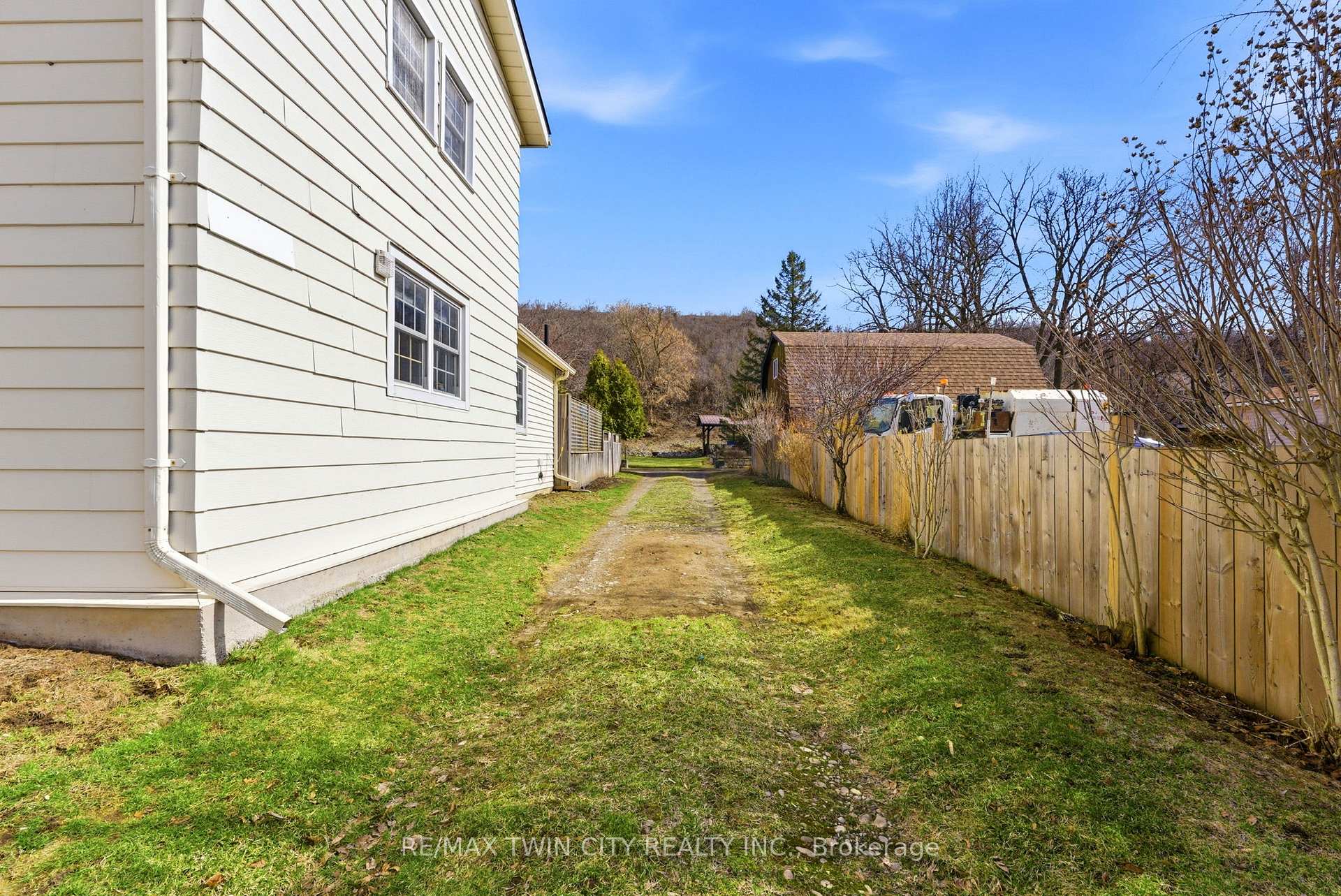 Photo 37 of 9 Willow Street, Brant, Paris — HOMEH