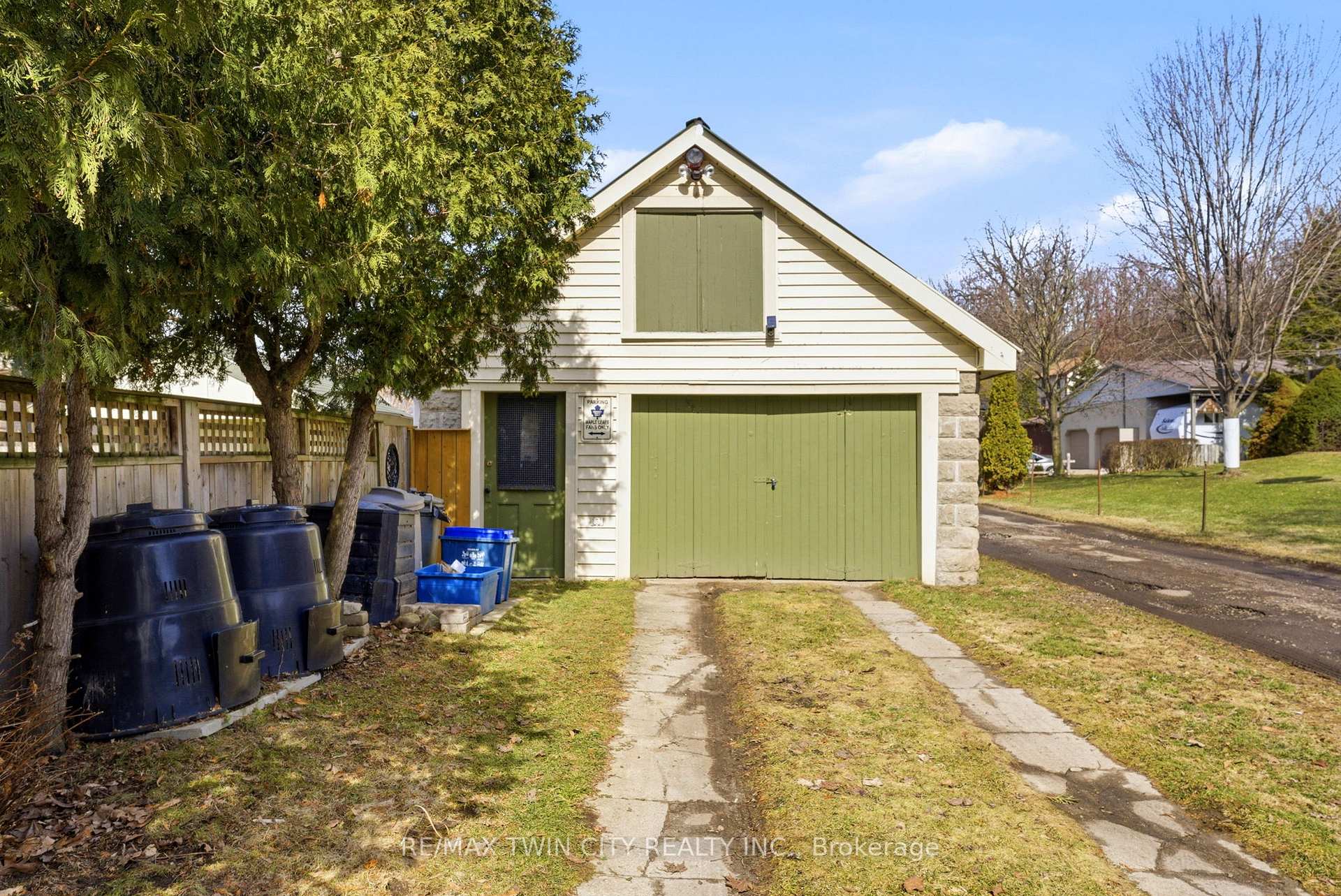 Photo 39 of 9 Willow Street, Brant, Paris — HOMEH