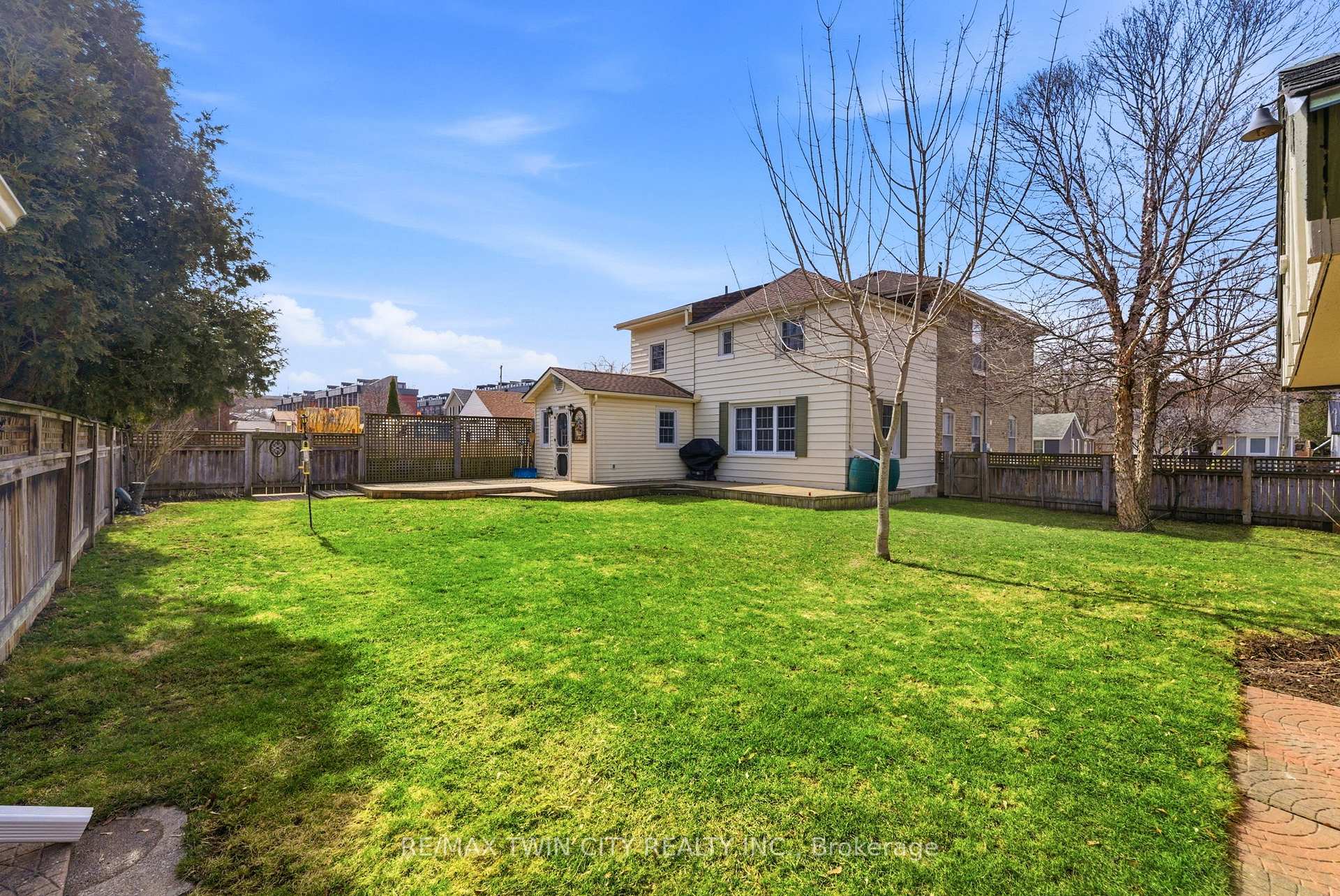 Photo 40 of 9 Willow Street, Brant, Paris — HOMEH