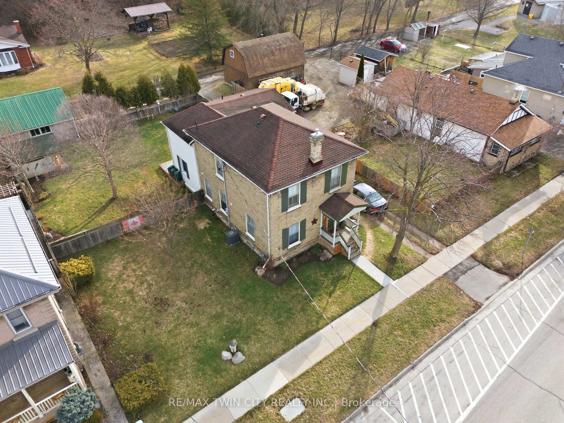 Photo 43 of 9 Willow Street, Brant, Paris — HOMEH