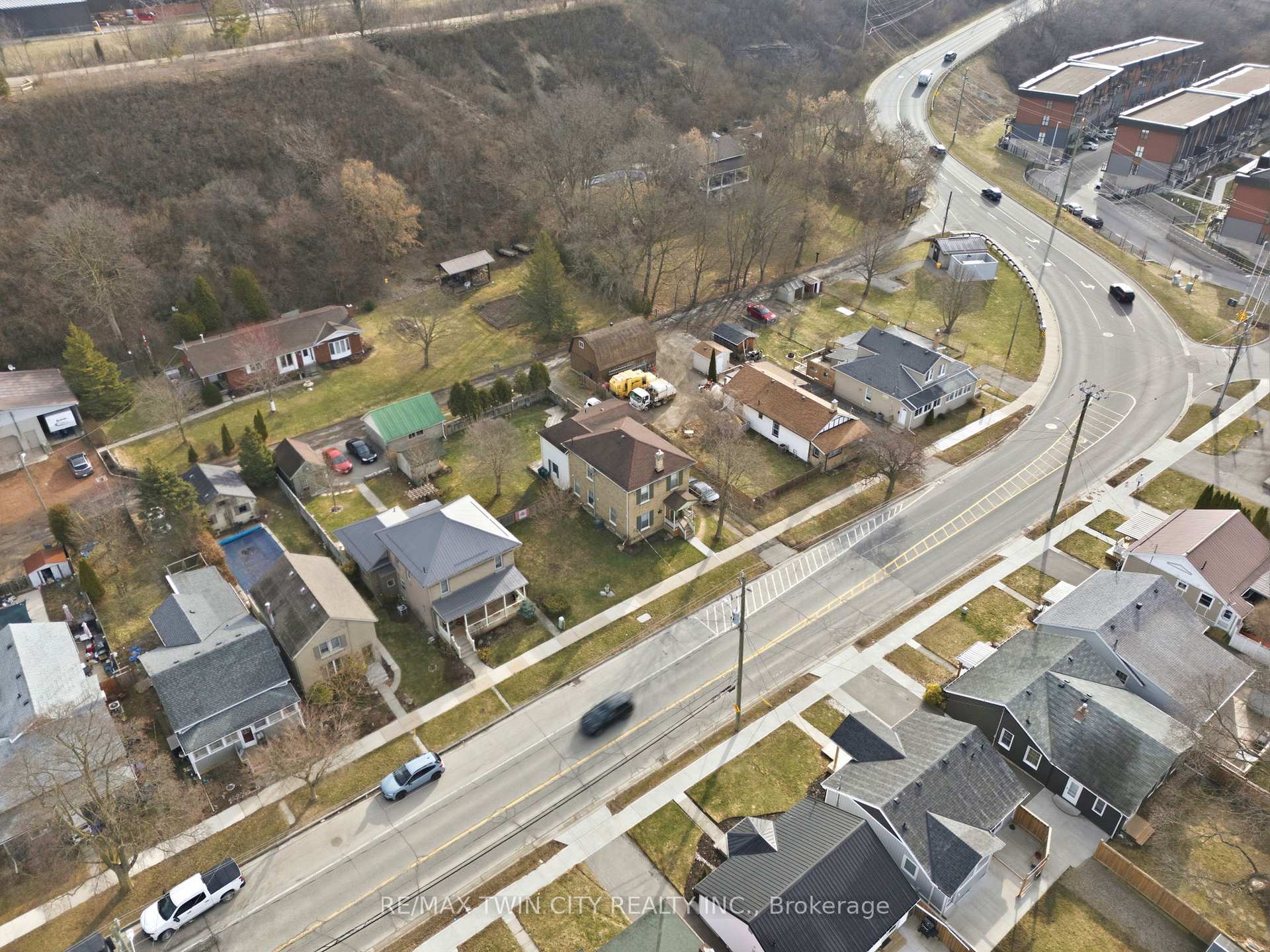 Photo 44 of 9 Willow Street, Brant, Paris — HOMEH