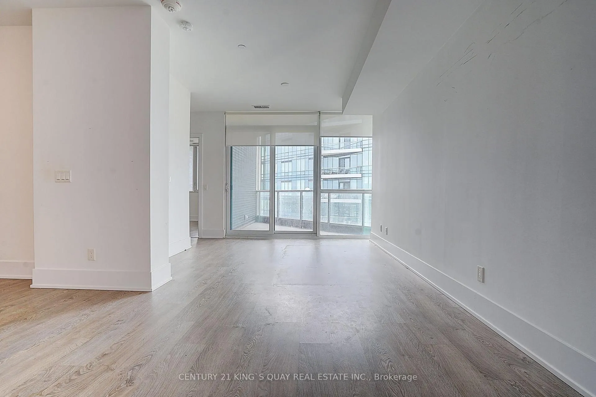 Photo 5 of Unit Ph01, 1 Edgewater Drive, Toronto, Waterfront Communities — HOMEH