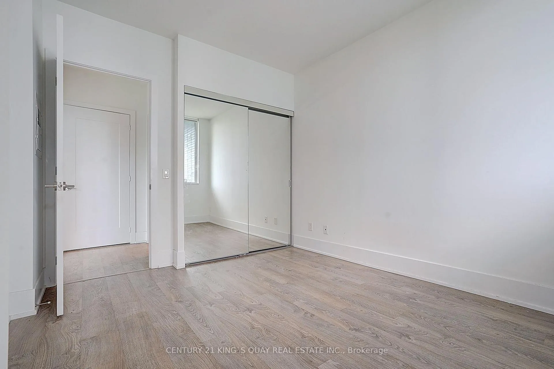 Photo 13 of Unit Ph01, 1 Edgewater Drive, Toronto, Waterfront Communities — HOMEH