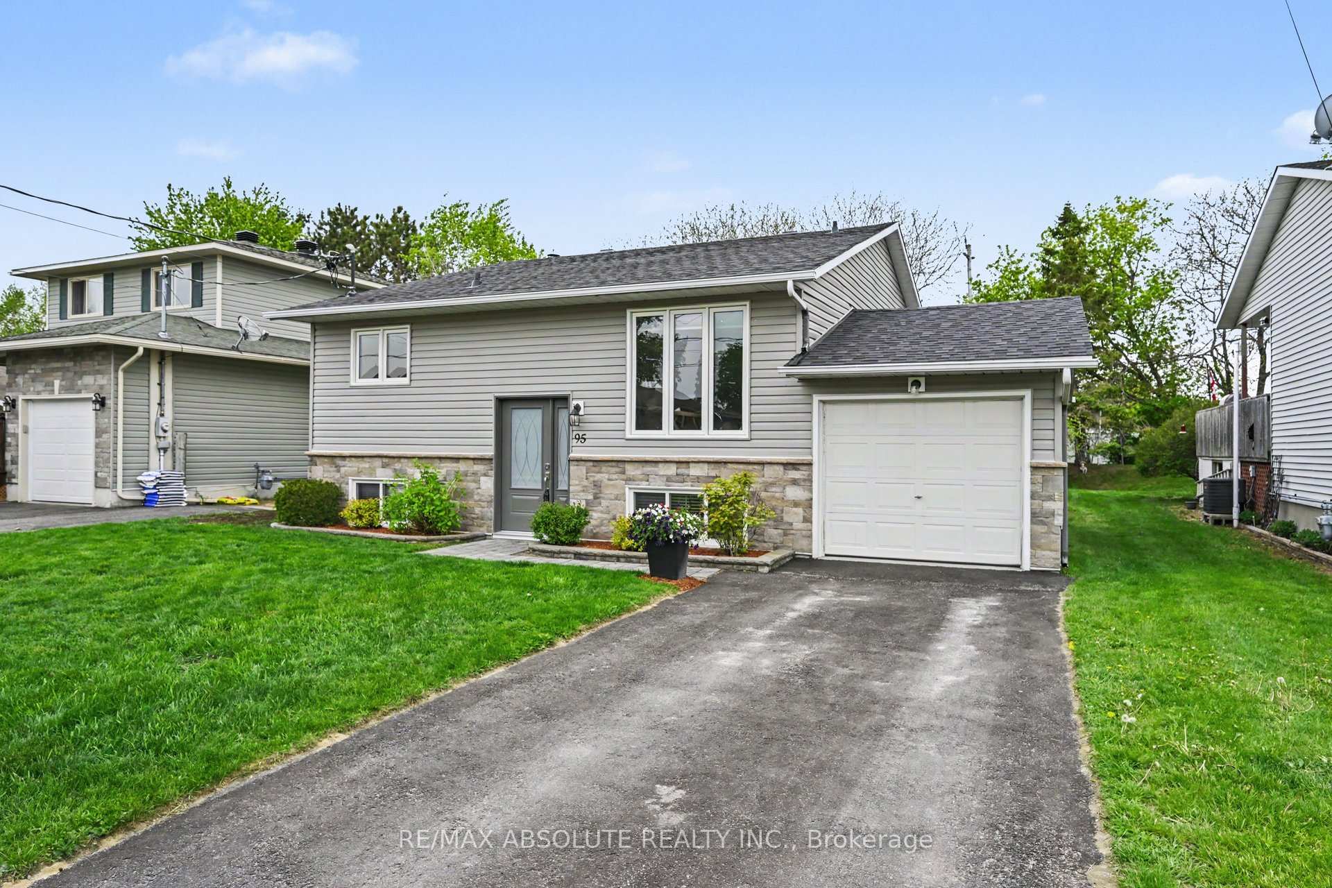 Photo 3 of 95 Seventh Avenue, Arnprior, Arnprior — HOMEH