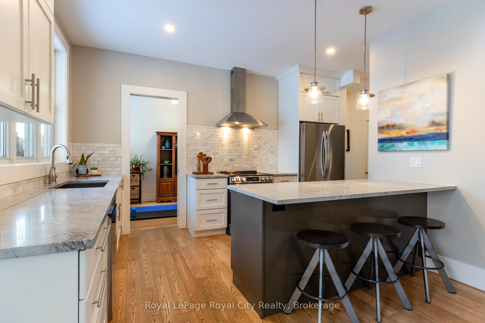 Photo 17 of 255 Normandy Avenue, Waterloo, Lincoln Village — HOMEH
