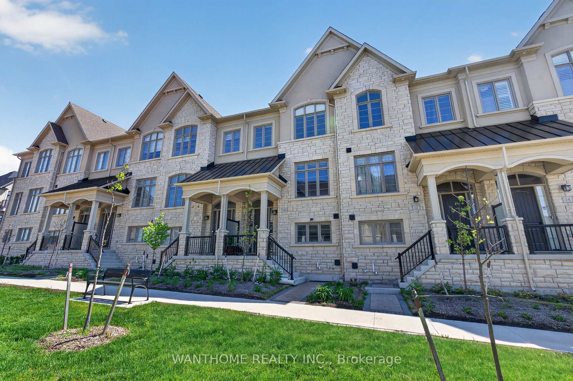 Photo 2 of 10 Abbey Hill Lane E, Markham, Rural Markham — HOMEH