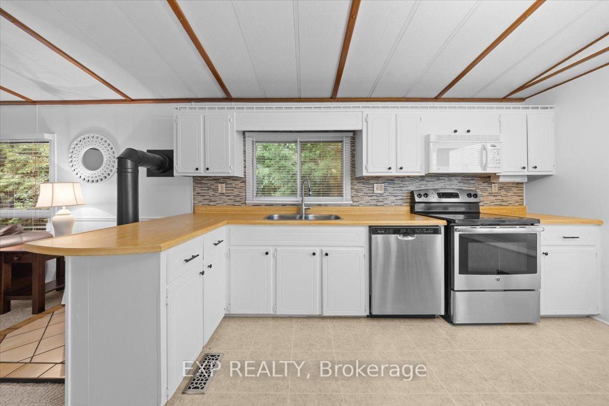 Photo 10 of 20 Pinewood Avenue, Beckwith, Beckwith Twp — HOMEH