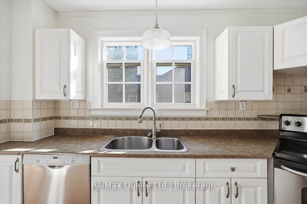 Photo 11 of 238 Victoria Avenue, Belleville, Belleville Ward — HOMEH
