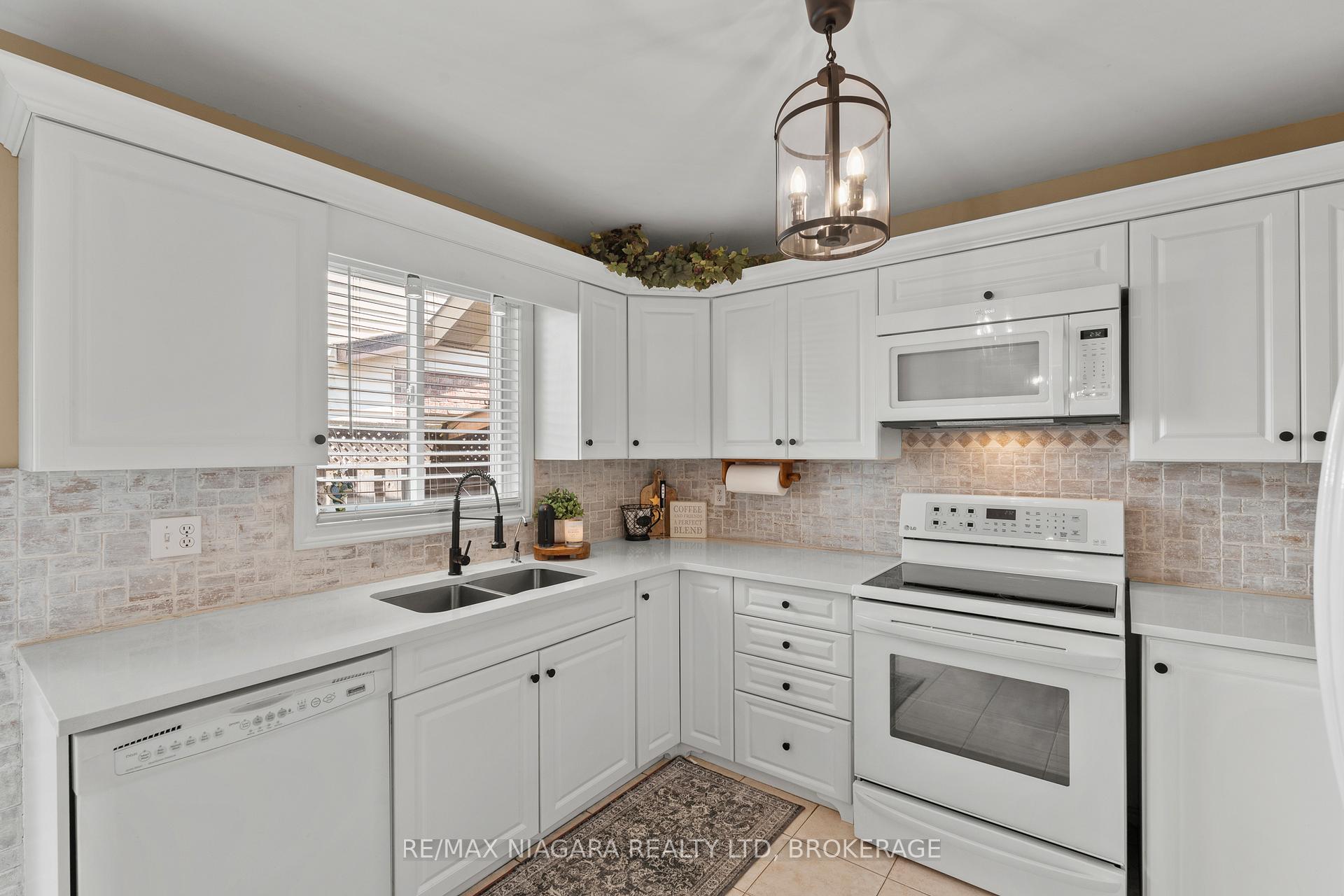 Photo 15 of 5991 Andrea Drive, Niagara Falls, West Wood — HOMEH