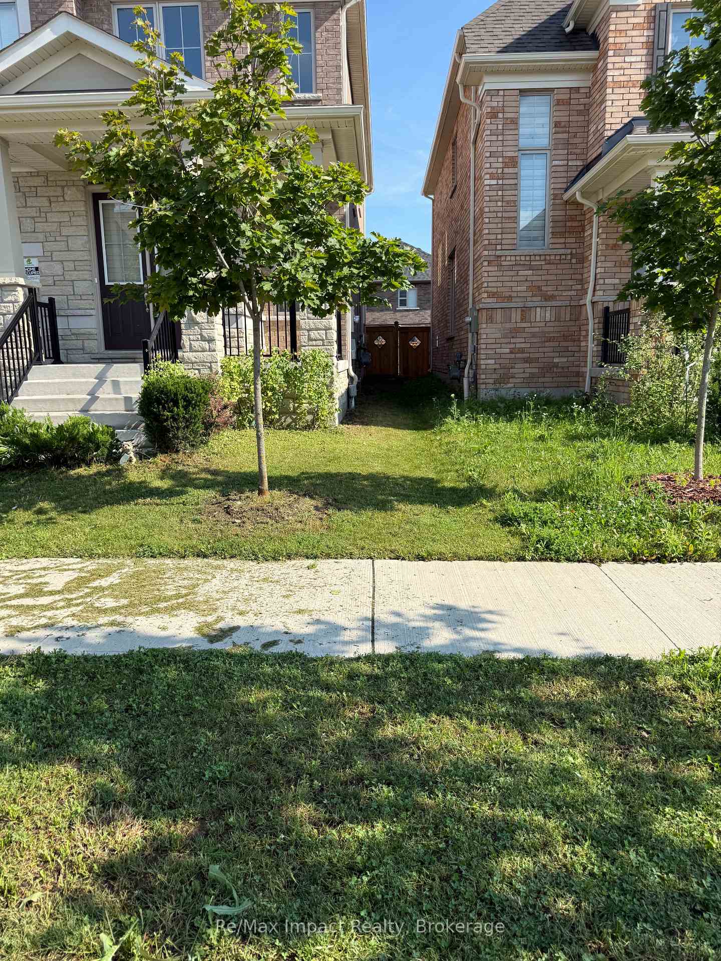 Photo 3 of 166 Auckland Drive, Whitby, Rural Whitby — HOMEH