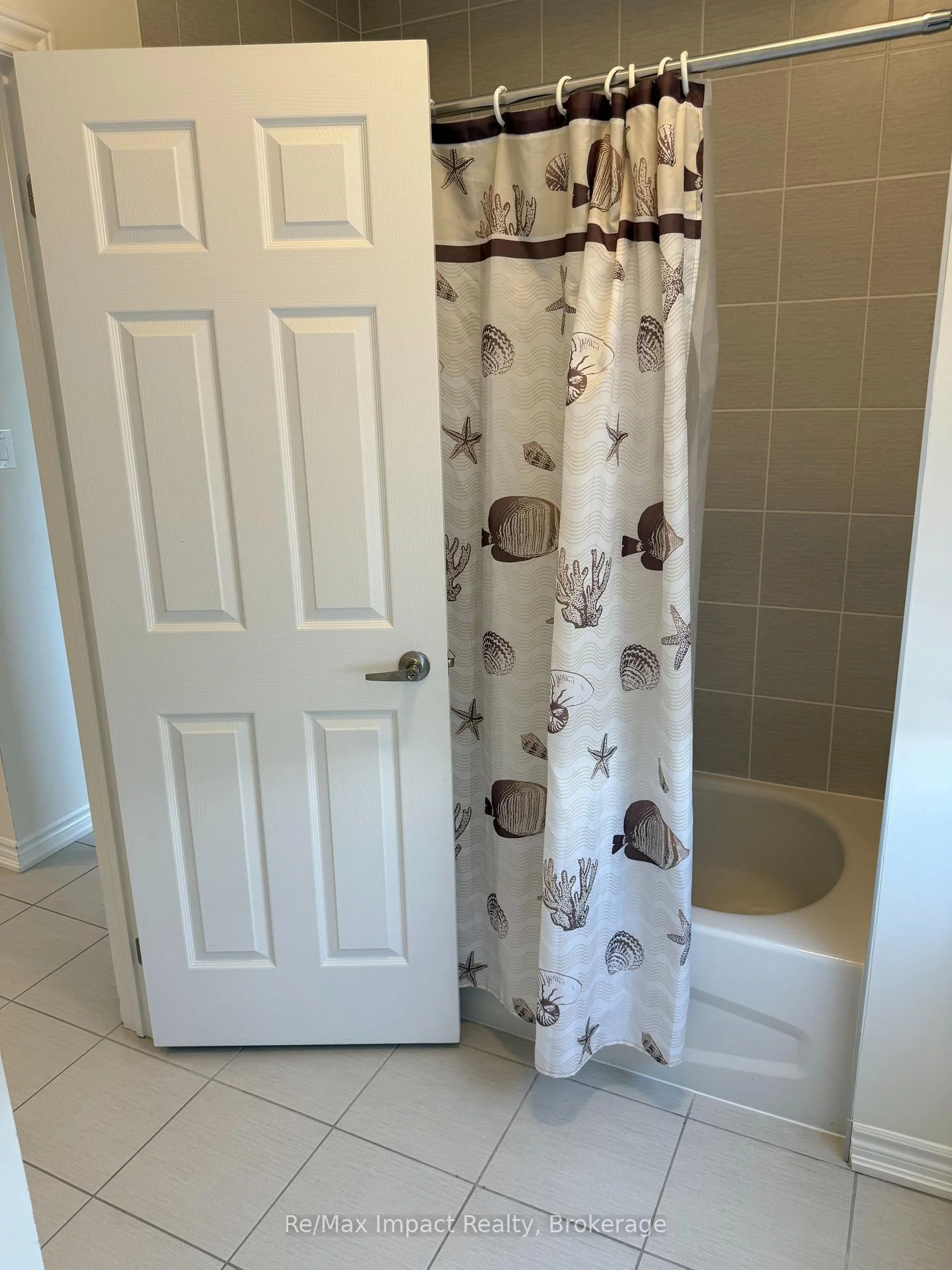 Photo 57 of 166 Auckland Drive, Whitby, Rural Whitby — HOMEH