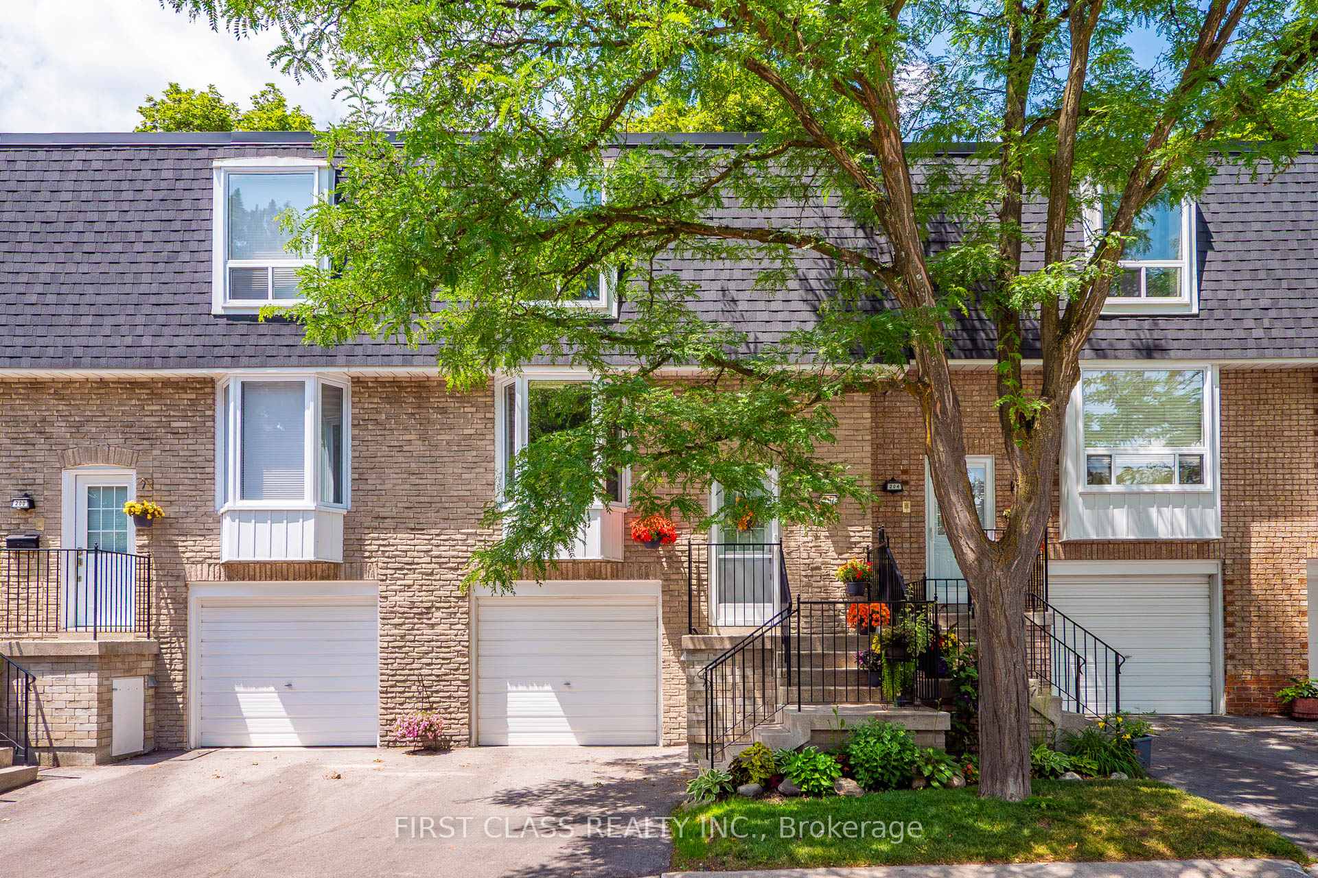 Photo 1 of 202 Royal Orchard Boulevard, Markham, Royal Orchard — HOMEH