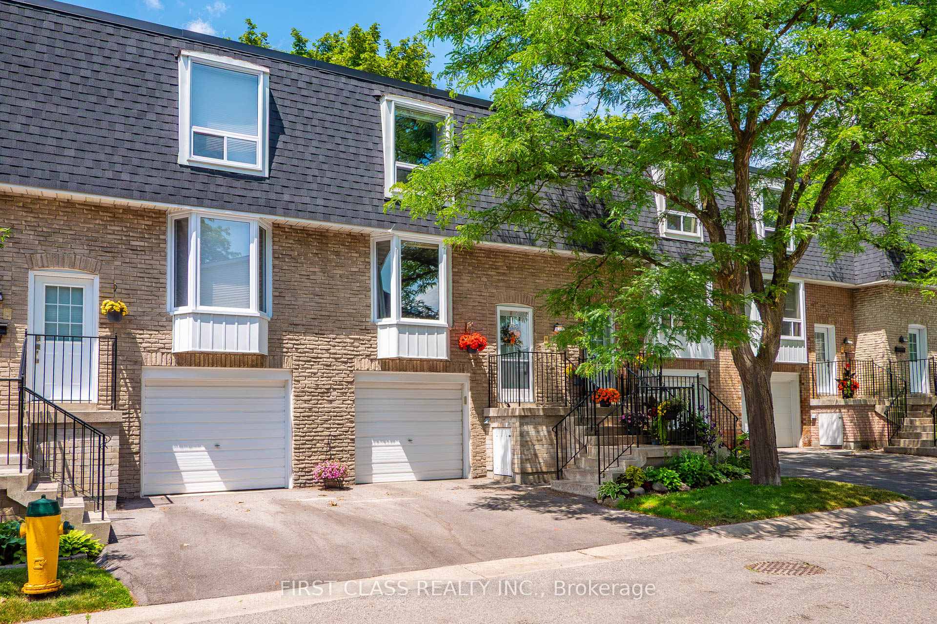 Photo 3 of 202 Royal Orchard Boulevard, Markham, Royal Orchard — HOMEH