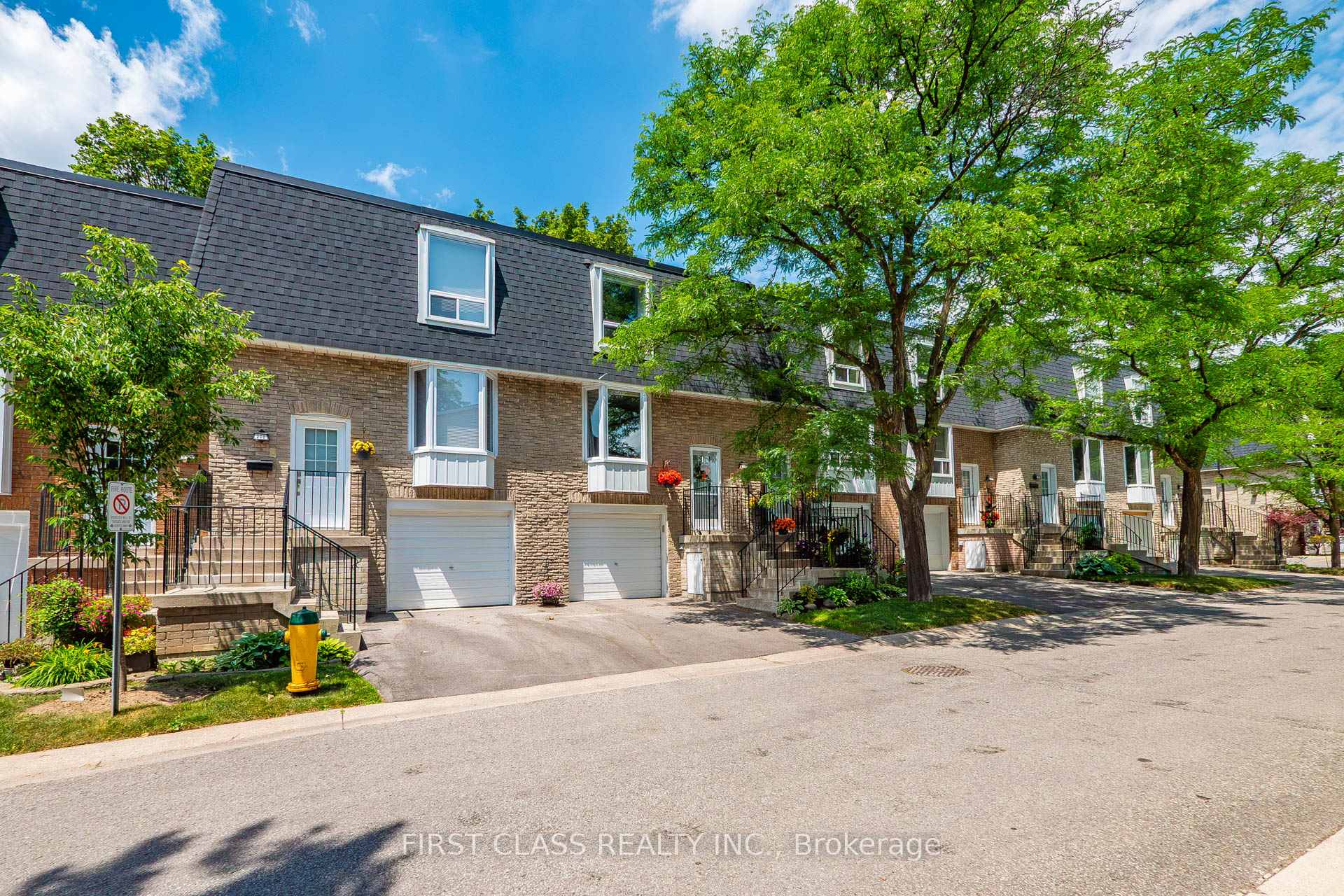 Photo 4 of 202 Royal Orchard Boulevard, Markham, Royal Orchard — HOMEH