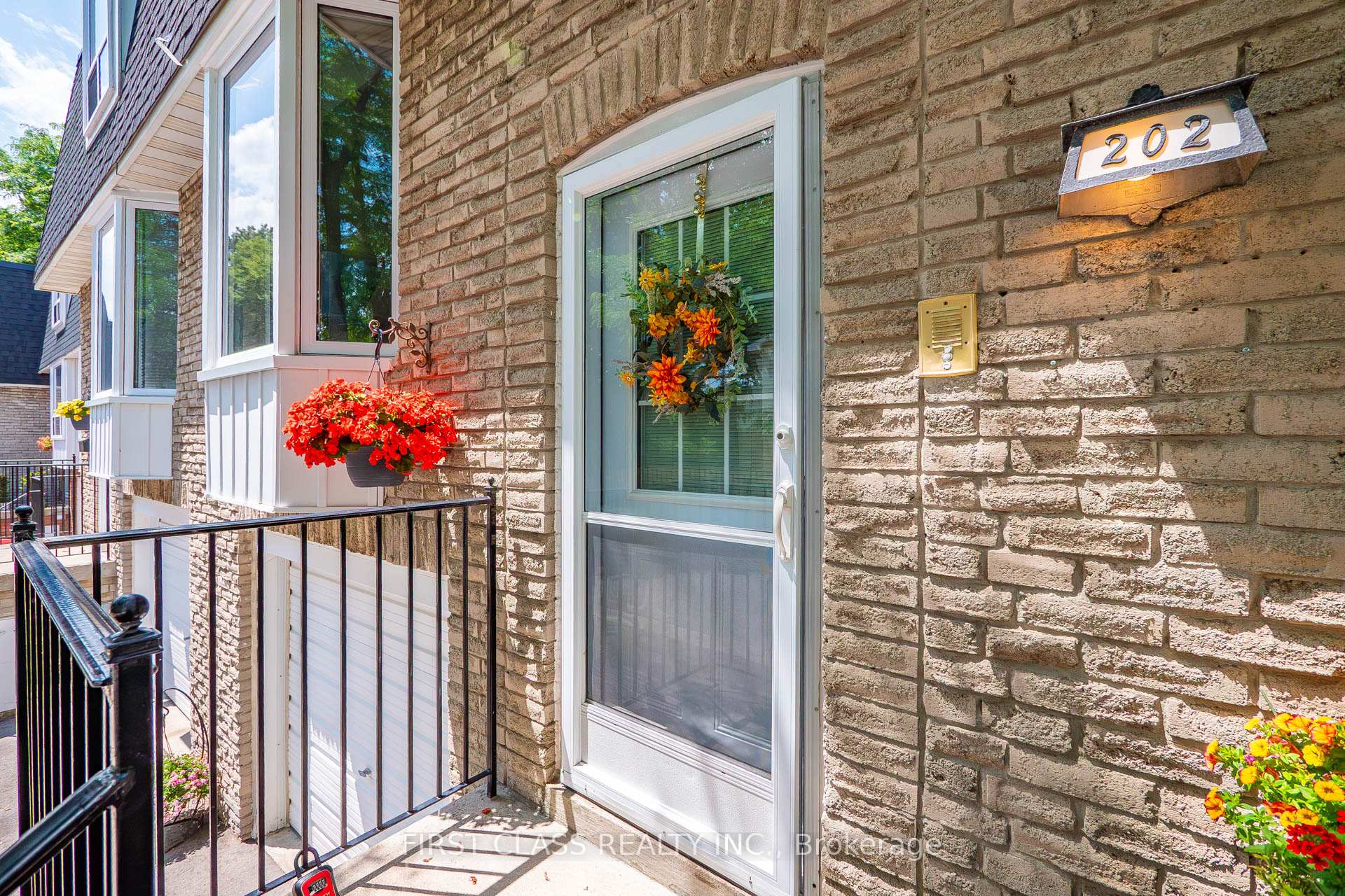Photo 6 of 202 Royal Orchard Boulevard, Markham, Royal Orchard — HOMEH