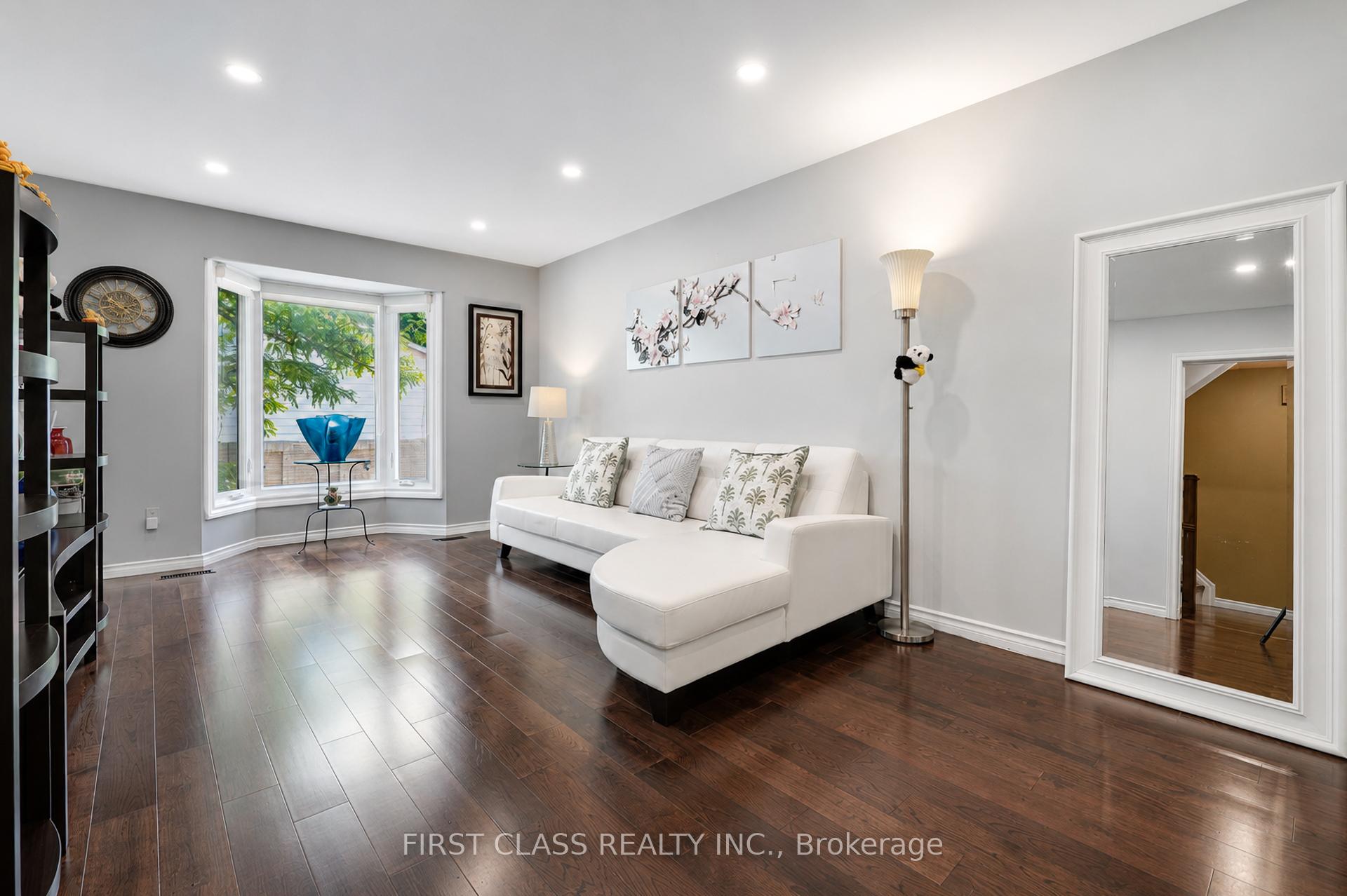 Photo 10 of 202 Royal Orchard Boulevard, Markham, Royal Orchard — HOMEH