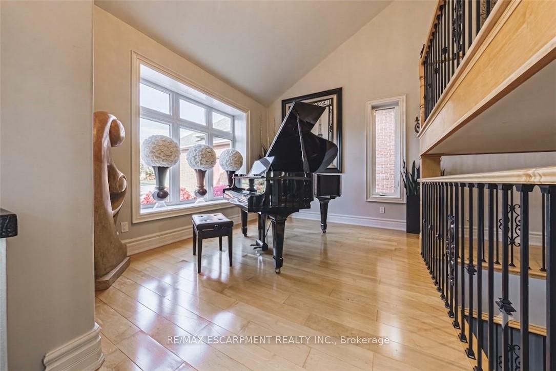 Photo 8 of 712 Highvalley Road, Hamilton, Ancaster — HOMEH