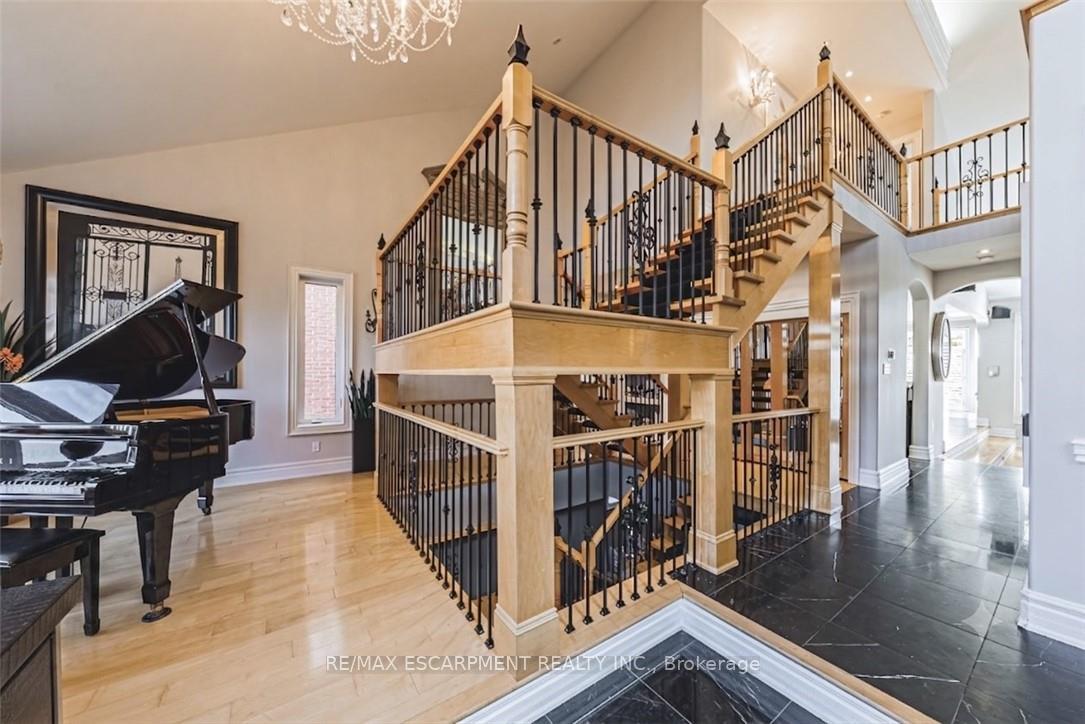 Photo 9 of 712 Highvalley Road, Hamilton, Ancaster — HOMEH