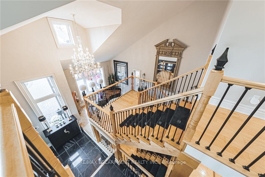 Photo 22 of 712 Highvalley Road, Hamilton, Ancaster — HOMEH