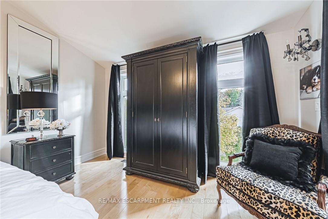 Photo 25 of 712 Highvalley Road, Hamilton, Ancaster — HOMEH